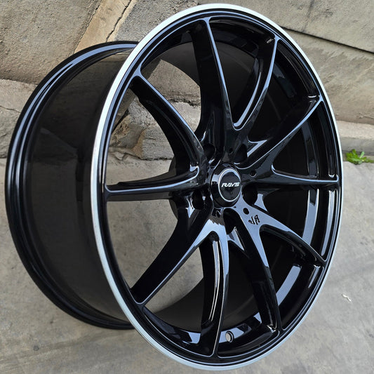 SET DE 4 LLANTAS RAYS VR. Aro 18 - 5x114. Color Negro linea cromada. (RAYSVR)