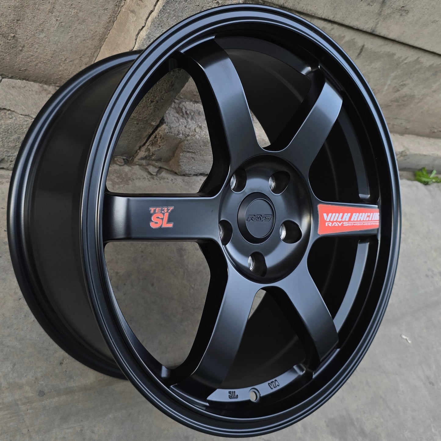 SET DE 4 LLANTAS RAYS TE37 VOLK RACING *. Aro 18 - 5x114. Color Negro Mate. (MY759)