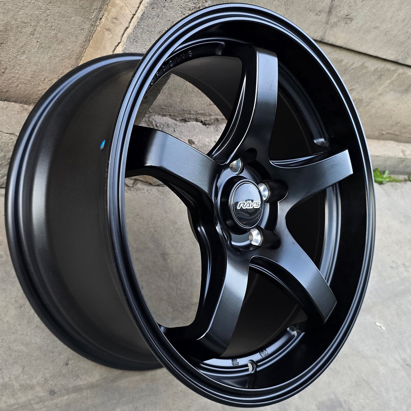 SET DE 4 LLANTAS RAYS. Aro 18 - 5x114. Color Negro Mate. (KS-ZR21087)