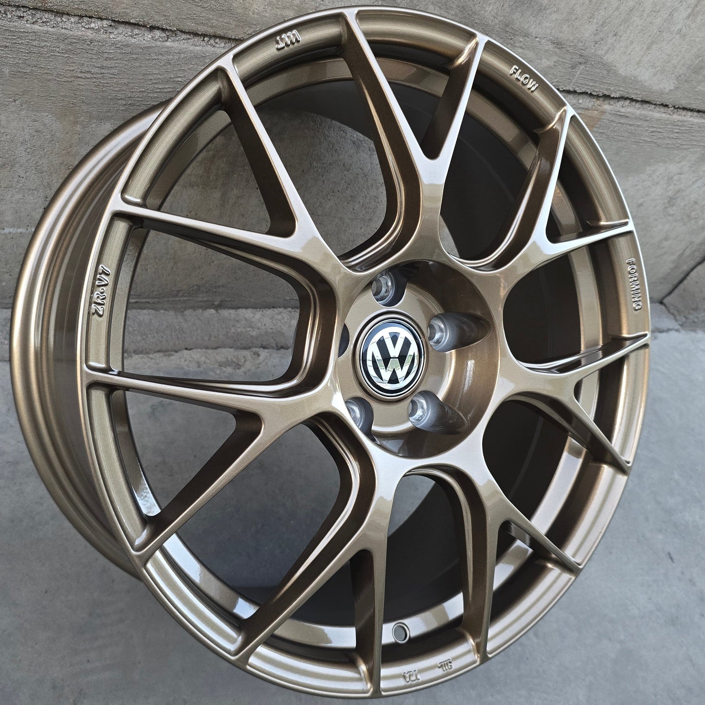 SET DE 4 LLANTAS VOLKSWAGEN * COLOR Bronce. Aro 18- 5x112 (ZR-V7)