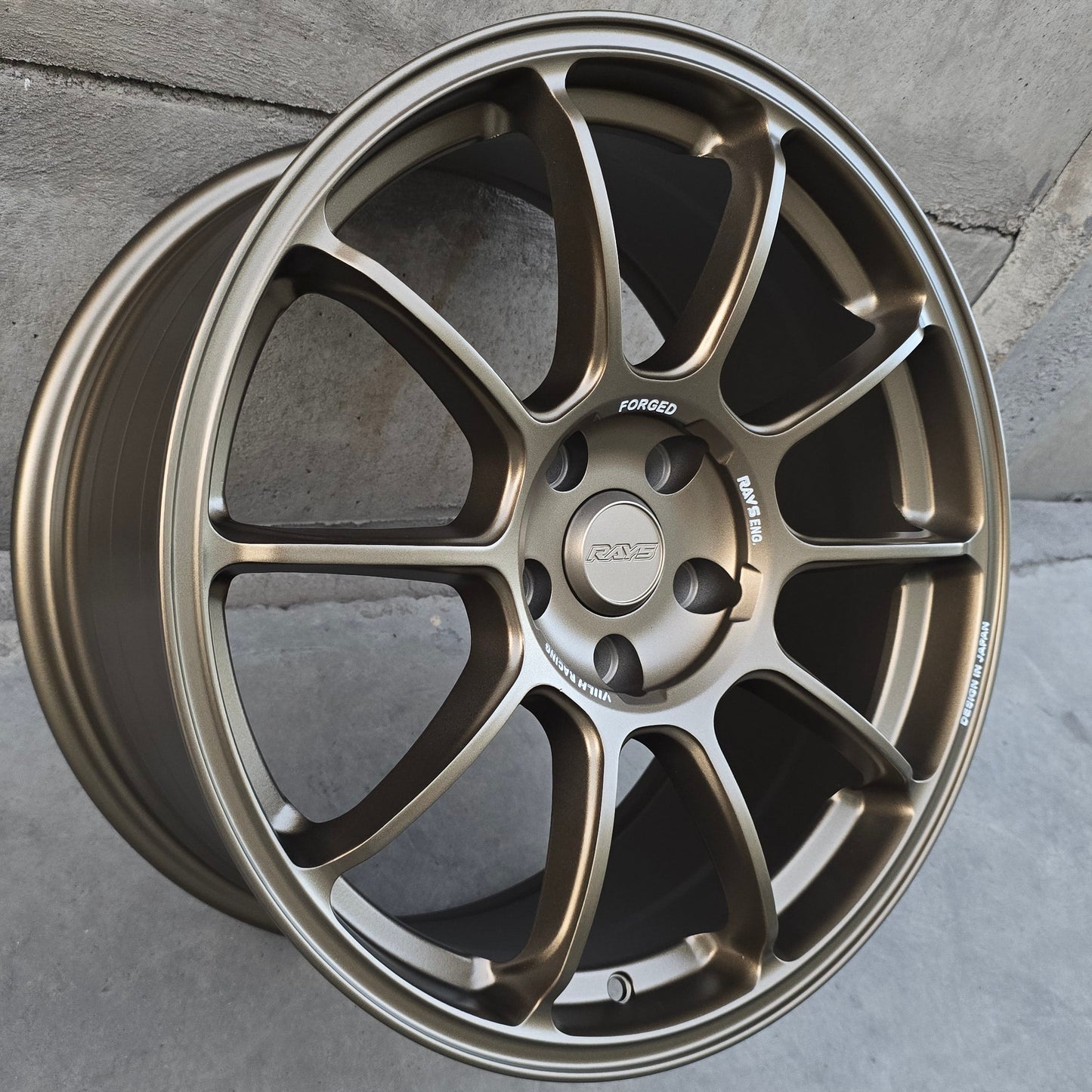 SET DE 4 LLANTAS RAYS ZE40 COLOR Bronce. Aro 18- 5x112 (DX550)