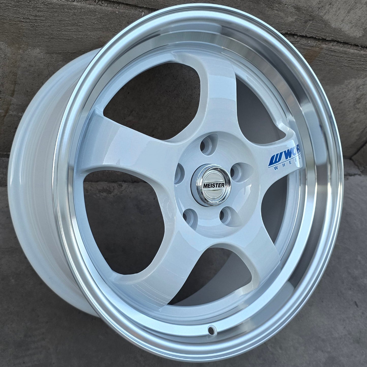 SET DE 4 LLANTAS WORK EMOTION. Aro 17 - 5x114. Color Blanco. (DX548)