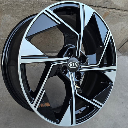 SET DE 4 LLANTAS KIA MODELO. Aro 17 - 4x100. Color Cromado Fondo Negro (426)