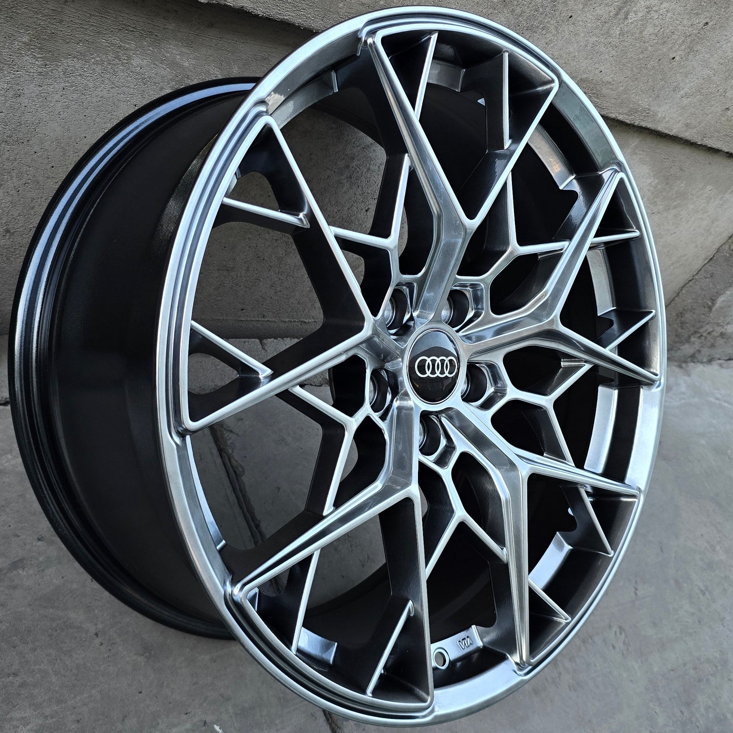 SET DE 4 LLANTAS AUDI * COLOR Grafito Metalizado. Aro 19 - 5x112 (H754F)