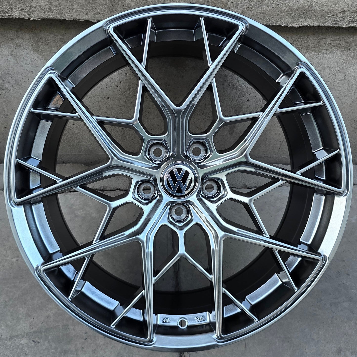 SET DE 4 LLANTAS VOLSKWAGEN * COLOR Grafito Metalizado. Aro 17 - 5x112 (H754F)