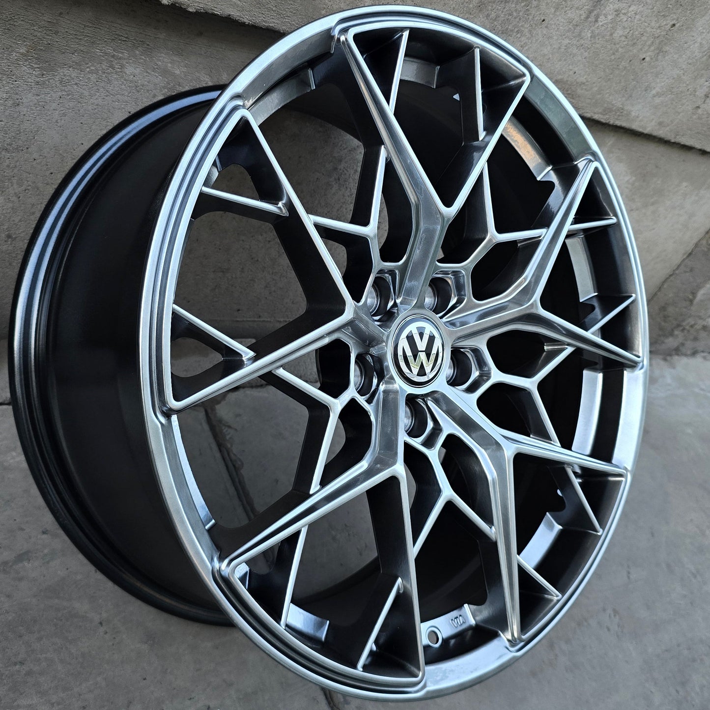 SET DE 4 LLANTAS VOLSKWAGEN * COLOR Grafito Metalizado. Aro 17 - 5x112 (H754F)
