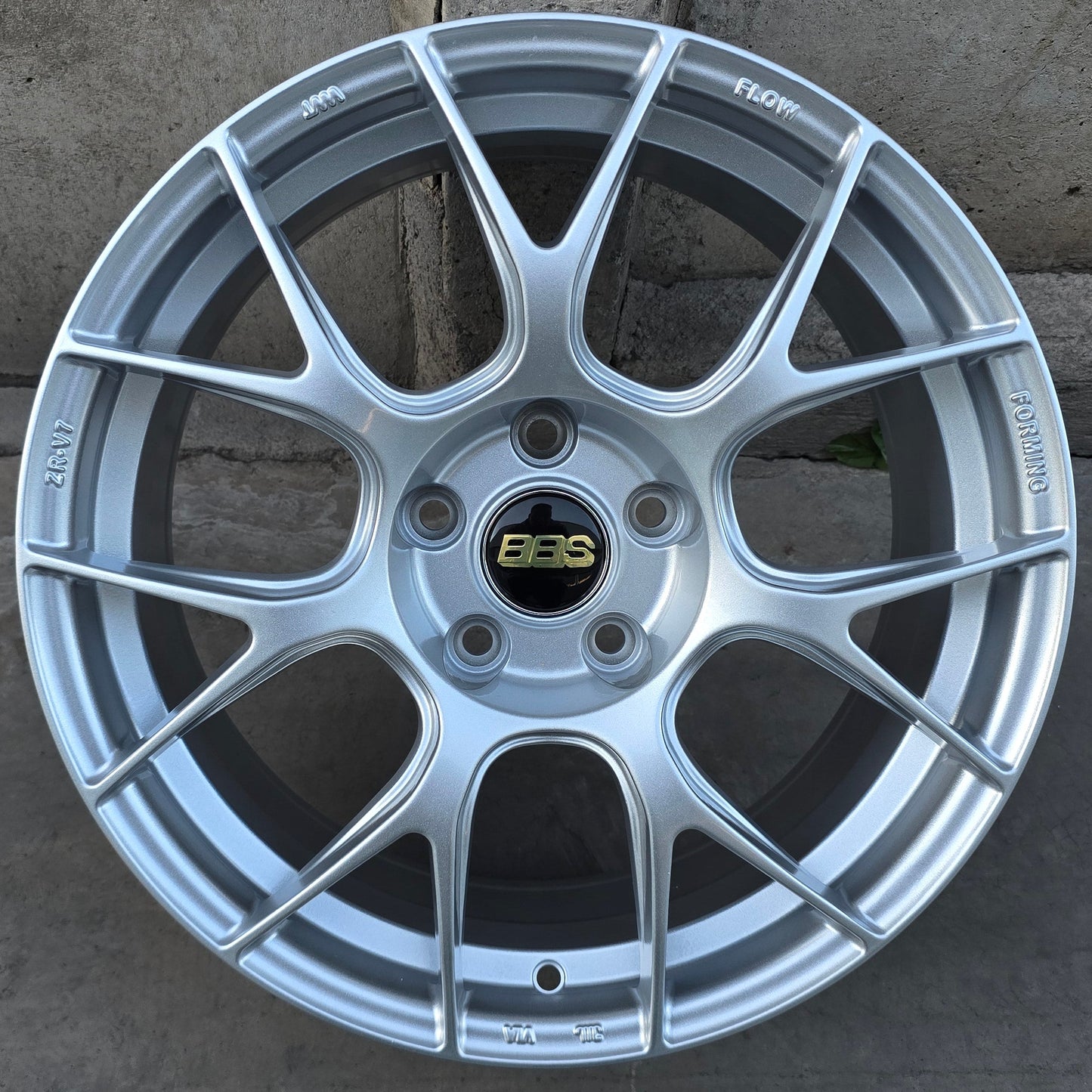 SET DE 4 LLANTAS BBS *. Aro 17 - 5x112. Color Plateado. (ZR-V7)