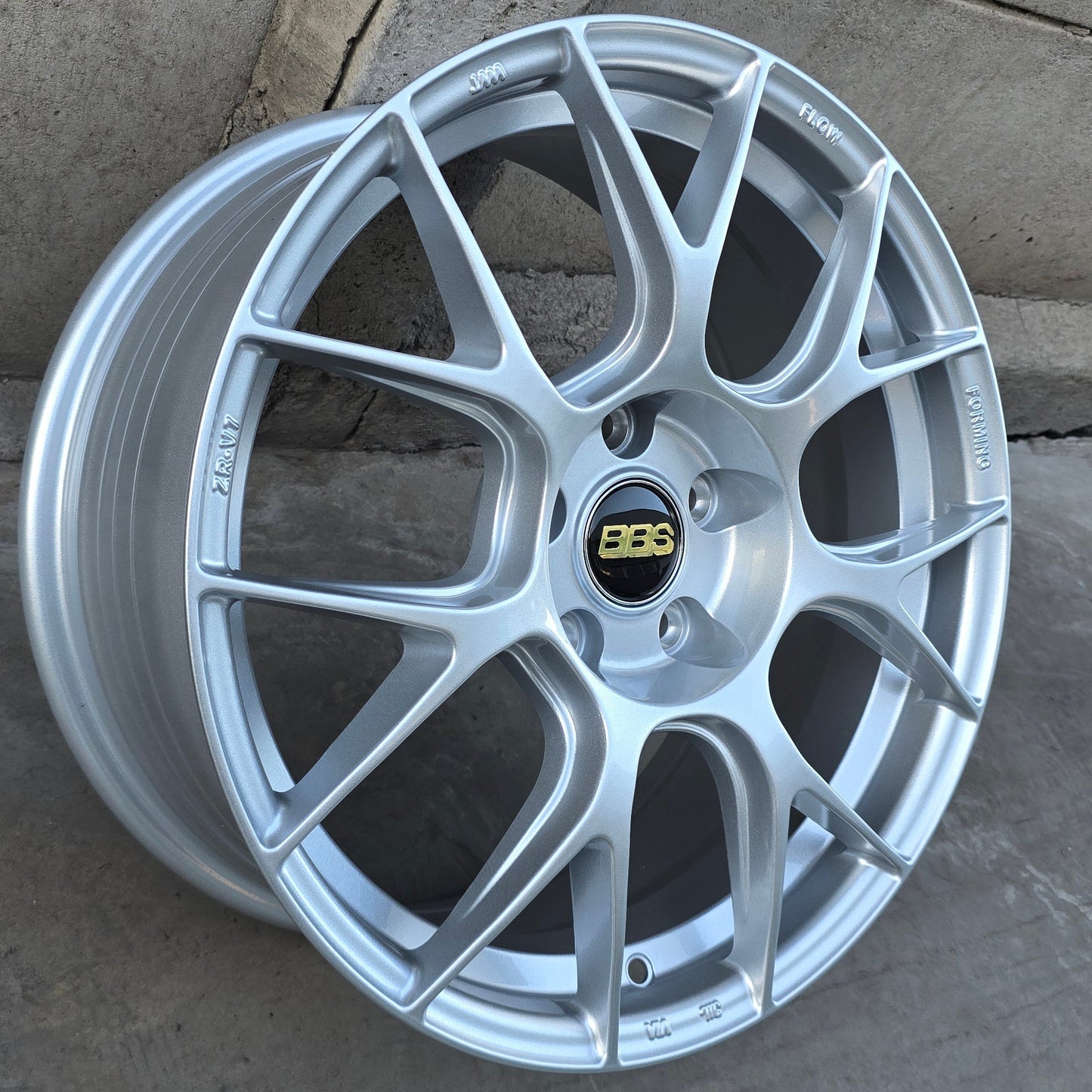 SET DE 4 LLANTAS BBS *. Aro 17 - 5x112. Color Plateado. (ZR-V7)