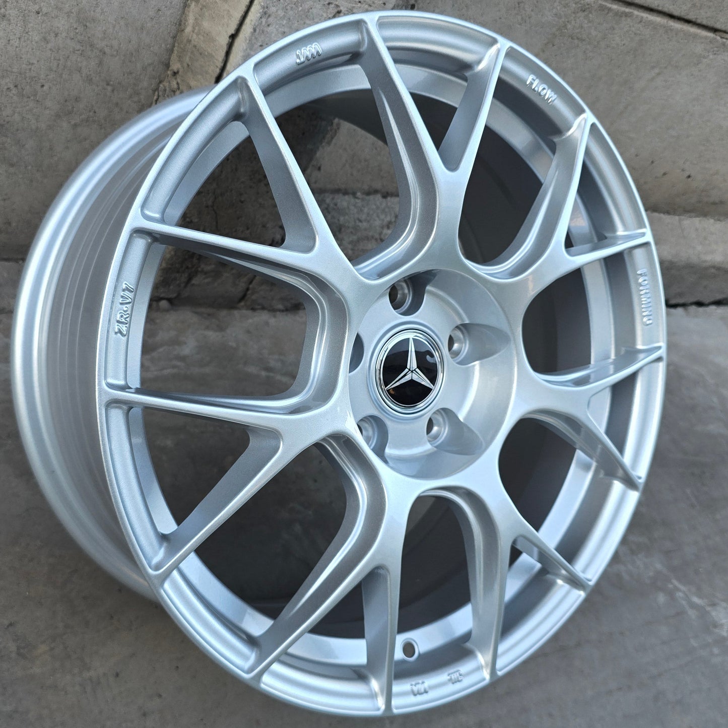 SET DE 4 LLANTAS MERCEDES *. Aro 17 - 5x112. Color Plateado. (ZR-V7)