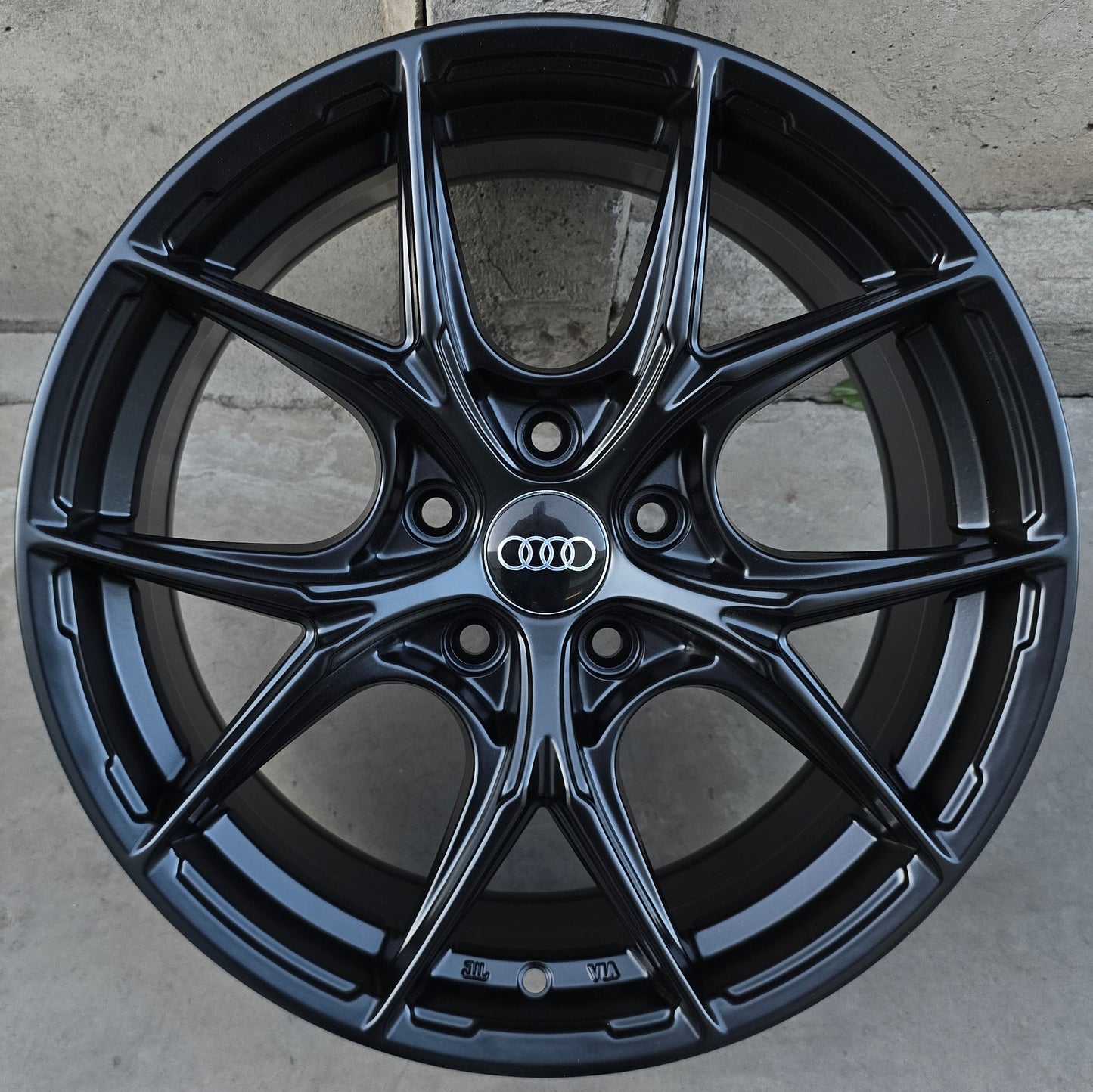 SET DE 4 LLANTAS AUDI * COLOR Negro. Aro 17 - 5x112 (ZR18)
