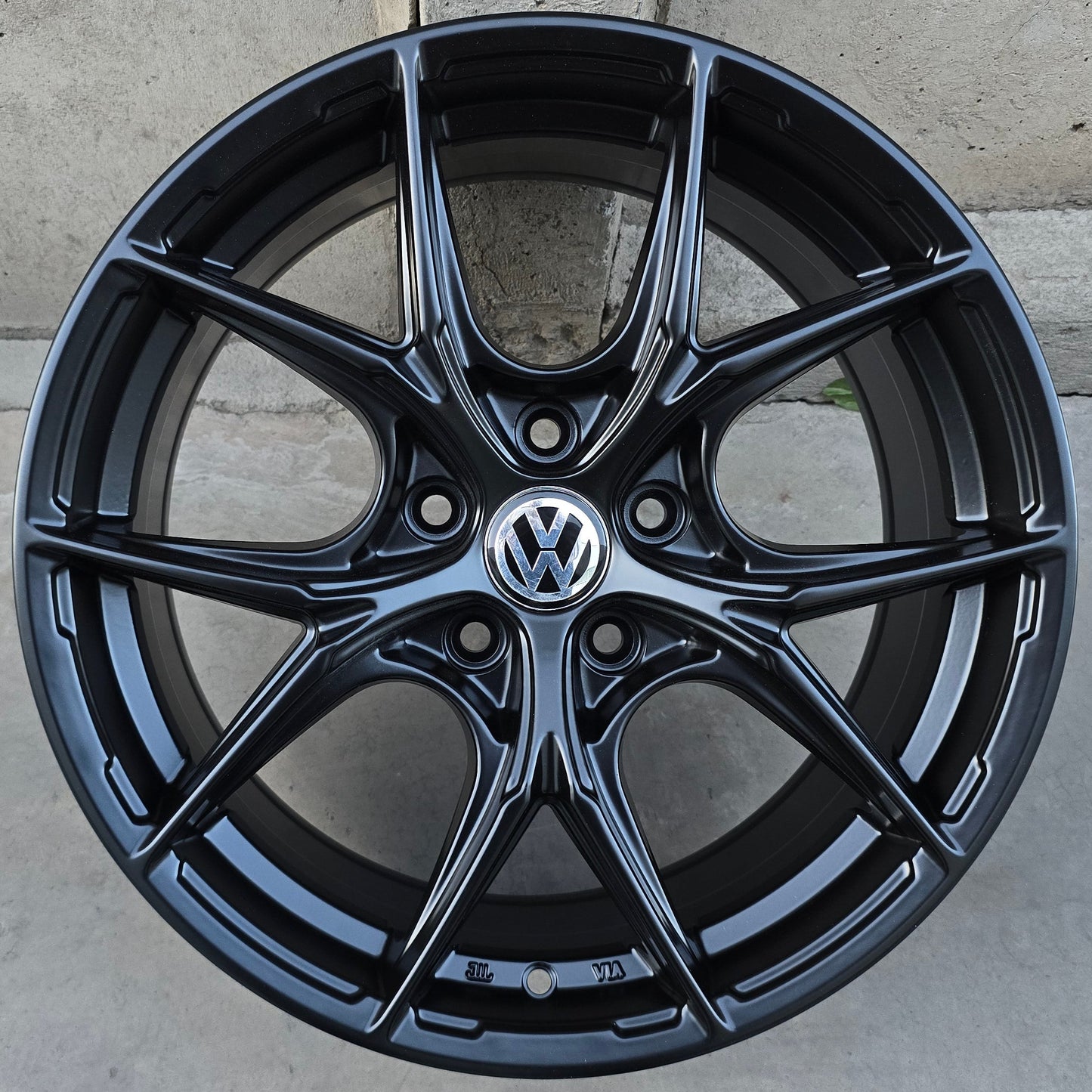 SET DE 4 LLANTAS VOLSWAGEN * COLOR Negro. Aro 17 - 5x112 (ZR18)