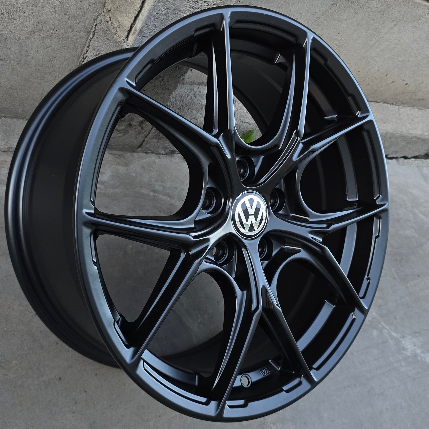 SET DE 4 LLANTAS VOLSWAGEN * COLOR Negro. Aro 17 - 5x112 (ZR18)