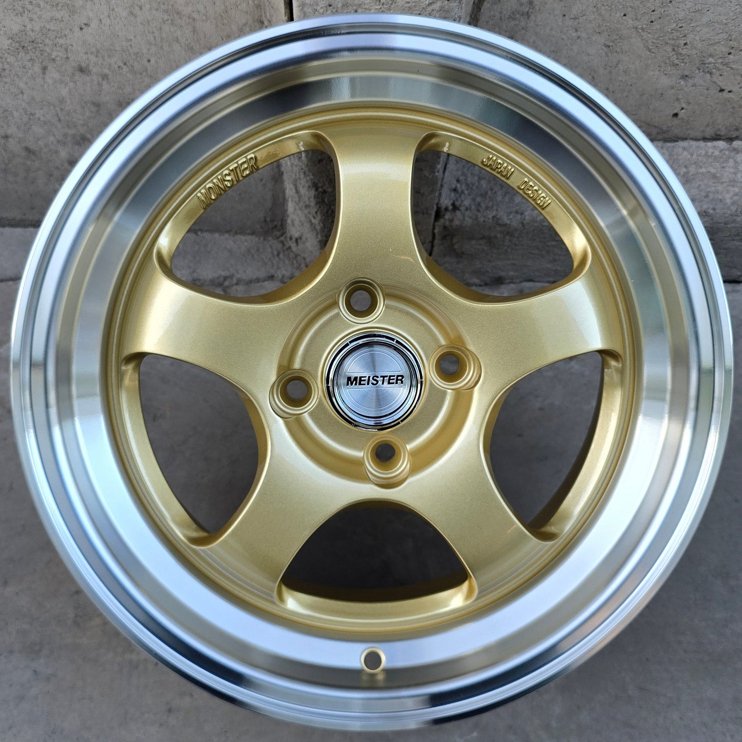 SET DE 4 LLANTAS WORK MEISTER. Aro 15 - 4x100. Color Dorado. (8881)