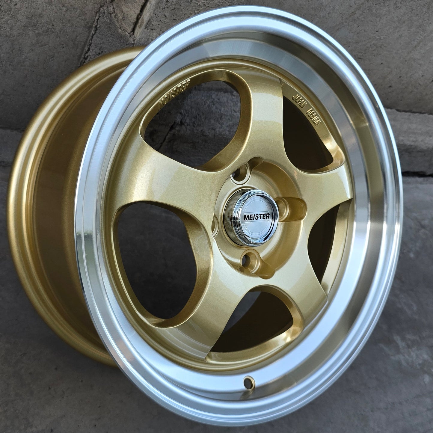 SET DE 4 LLANTAS WORK MEISTER. Aro 15 - 4x100. Color Dorado. (8881)