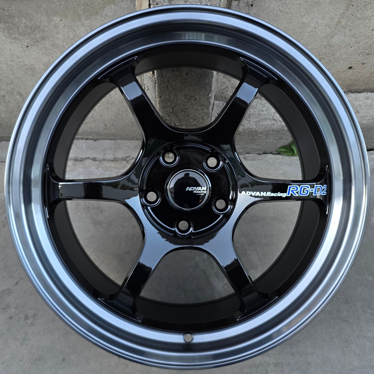 SET DE 4 LLANTAS ADVAN RACING R6 COLOR Negro Aro Grafito. Aro 18 - 5x114 (RGW012FF)