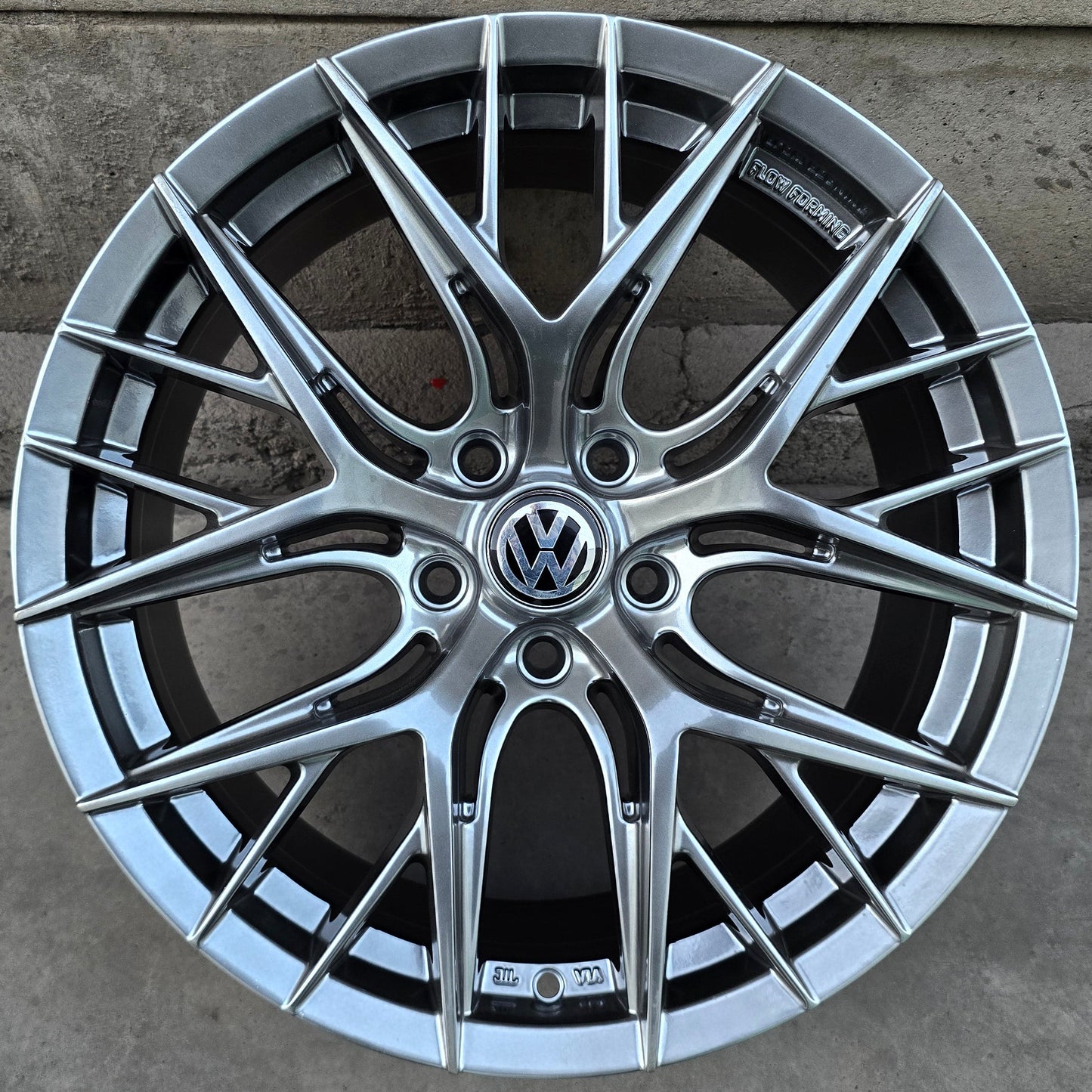 SET DE 4 LLANTAS VOLKSWAGEN * COLOR Grafito Metalizado. Aro 18 - 5x112 (RGW029FF)