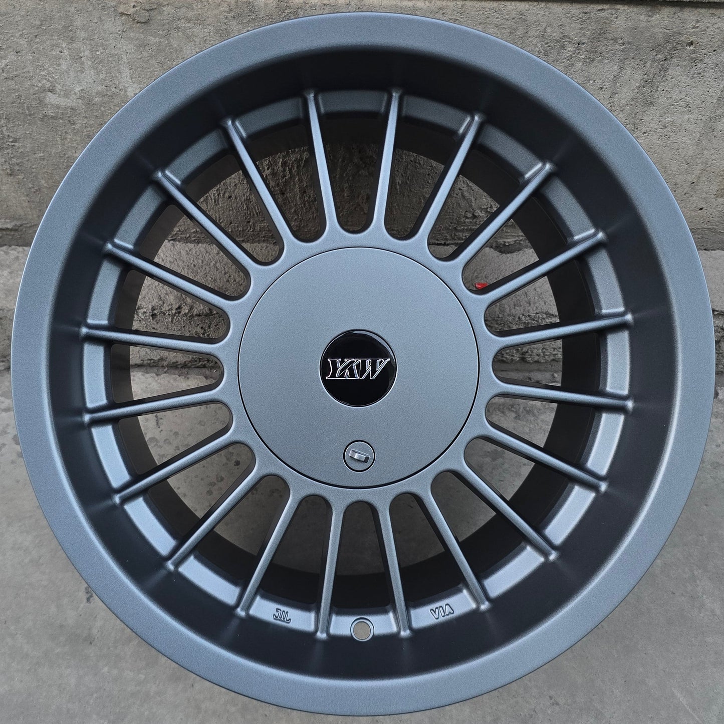 SET DE 4 LLANTAS ALPINA. Aro 15 - 4x100, 5x100. Doble Apernadura. Color Grafito. (YKW5674)