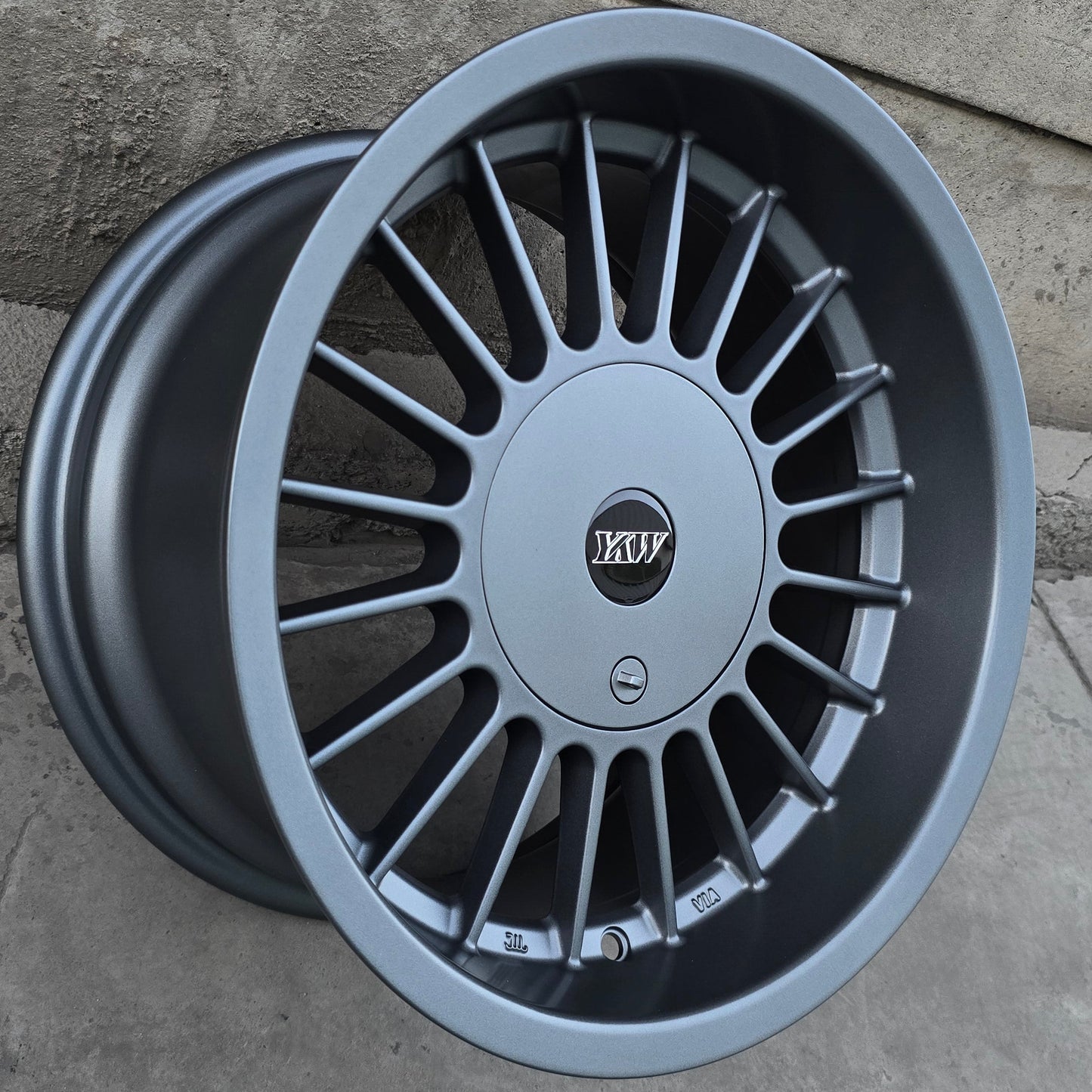 SET DE 4 LLANTAS ALPINA. Aro 15 - 4x100, 5x100. Doble Apernadura. Color Grafito. (YKW5674)