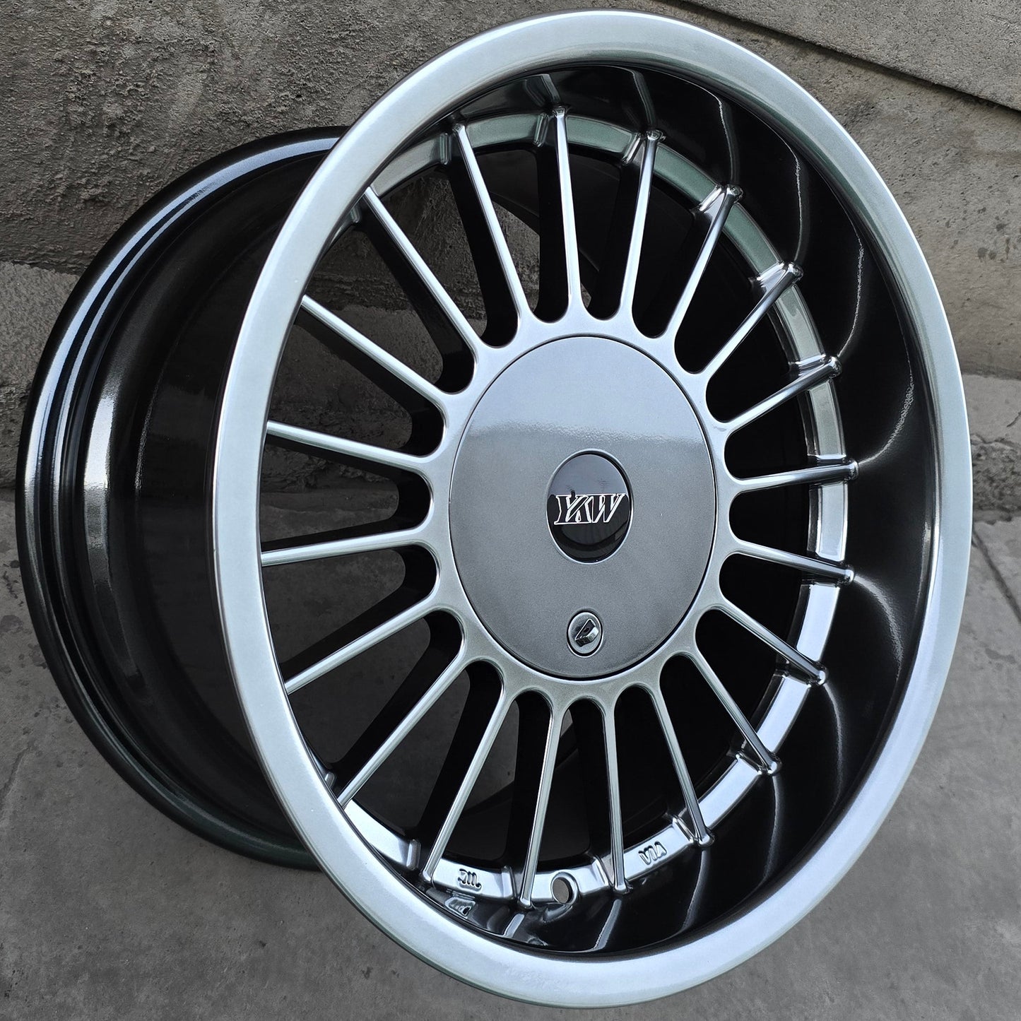 SET DE 4 LLANTAS MODELO ALPINA. Aro 15 - 4x100, 5x100. Doble Apernadura. Color Grafito Metalizado. (YKW5674)