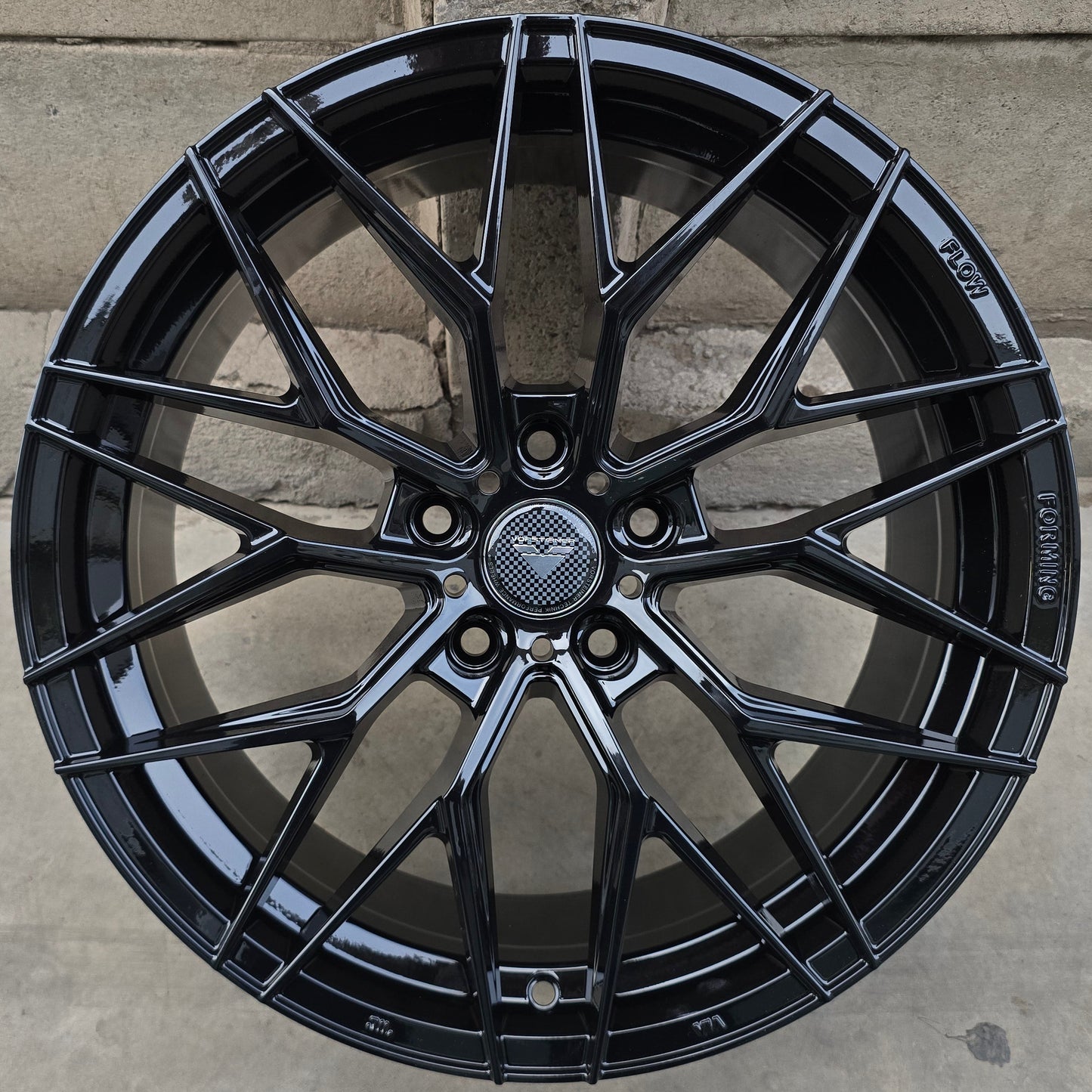 SET DE 4 LLANTAS Color Negro. Aro 18 - 5x114 (RGWG16FF)