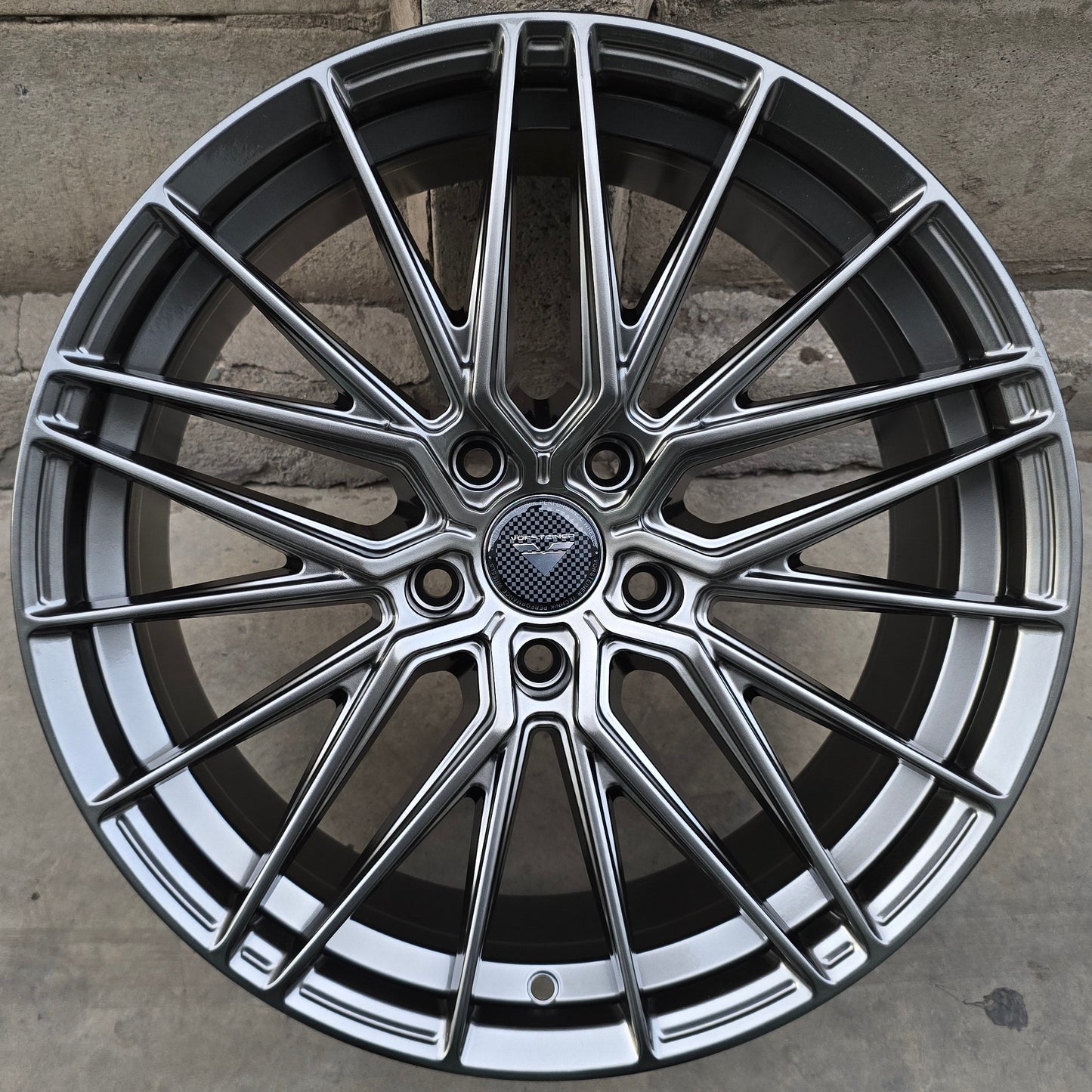 SET DE 4 LLANTAS Color Grafito Metalizado. Aro 18 - 5x114 (RGWG47FF)