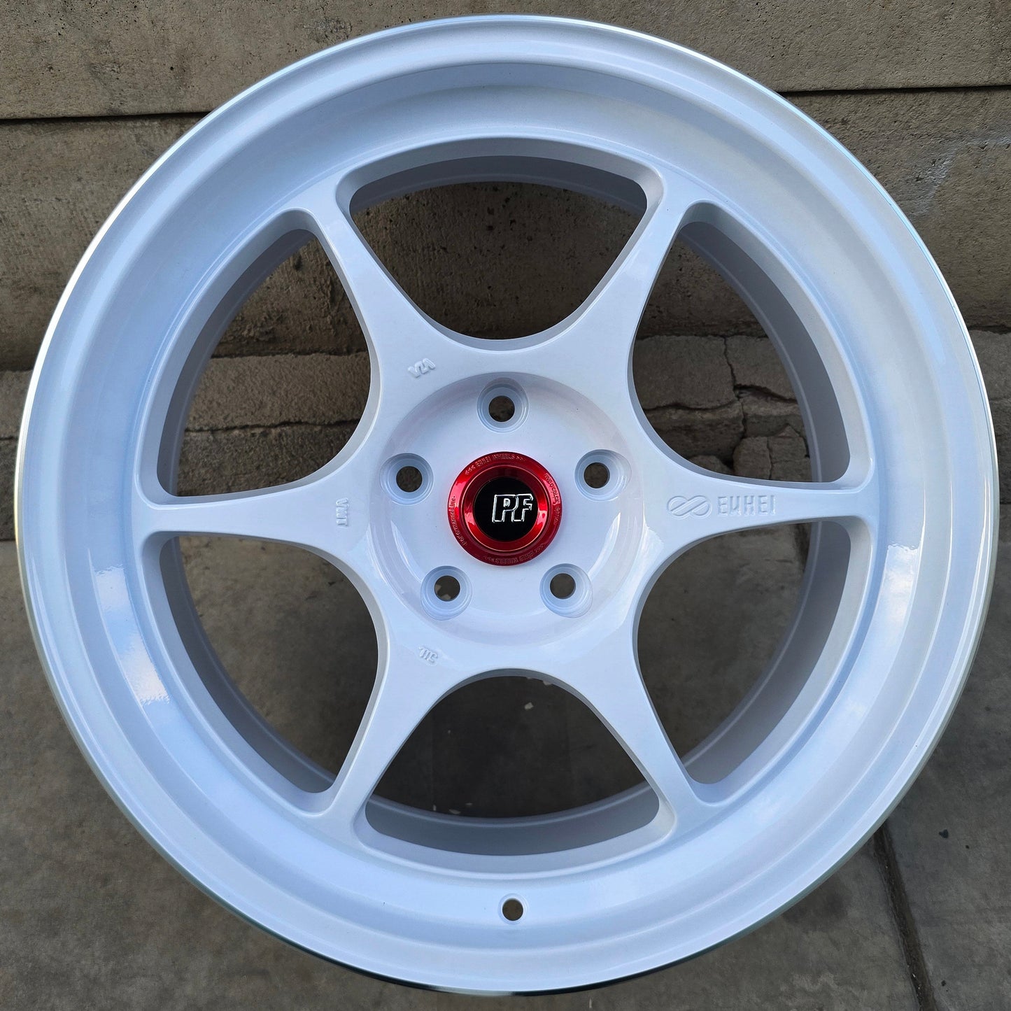 SET DE 4 LLANTAS ENKEI PF06. Aro 18 - 5x114. .Color Blanco .(RGW013FF).