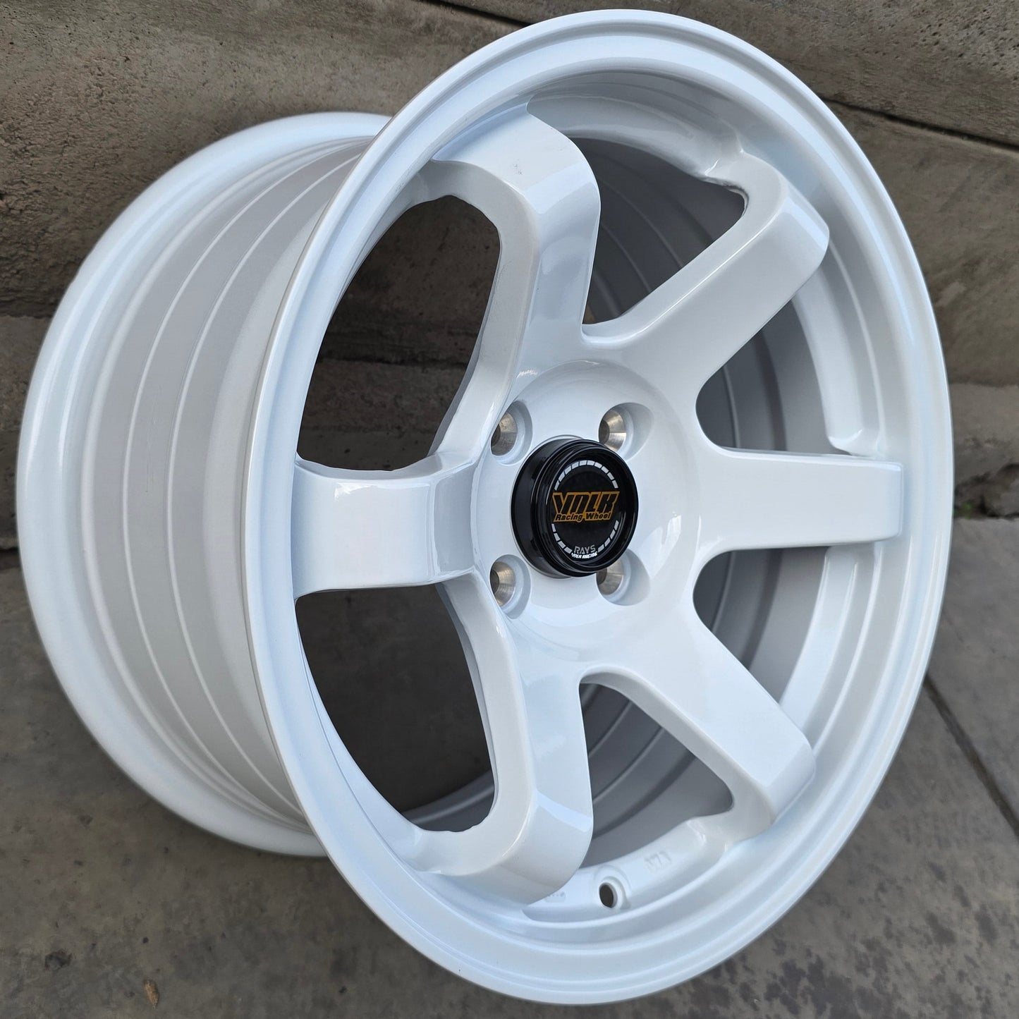 SET DE 4 LLANTAS VOLK TE37 *. Aro 15 - 4x100. Color Blanco. (D093)