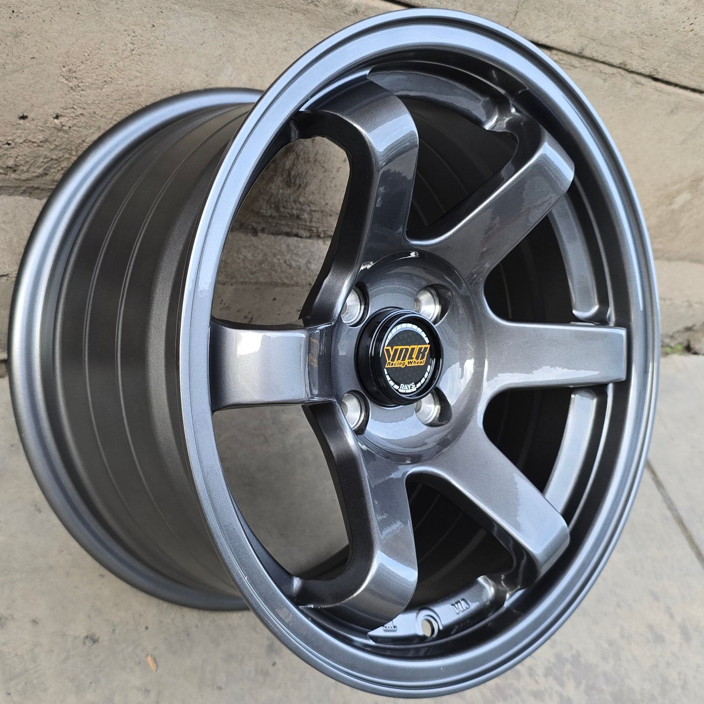 SET DE 4 LLANTAS VOLK TE37 *. Aro 15 - 4x100. Color Grafito. (D152)