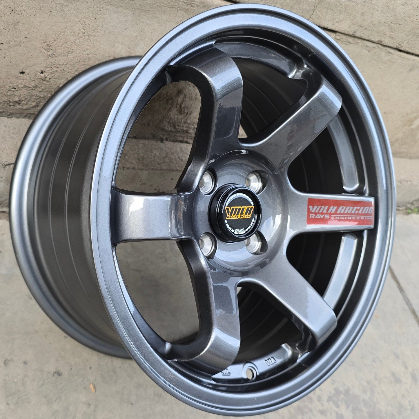 SET DE 4 LLANTAS VOLK TE37 RACING *. Aro 15 - 4x100. Color Grafito. (D152)