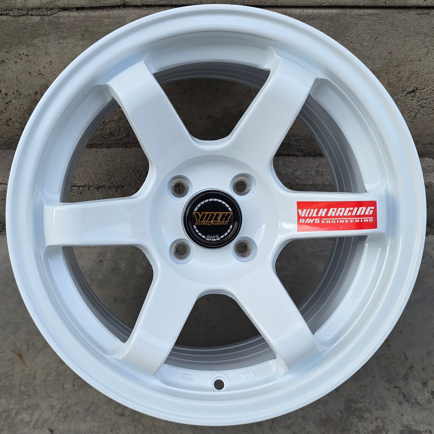 SET DE 4 LLANTAS VOLK TE37 RACING *. Aro 15 - 4x100. Color Blanco. (D093)