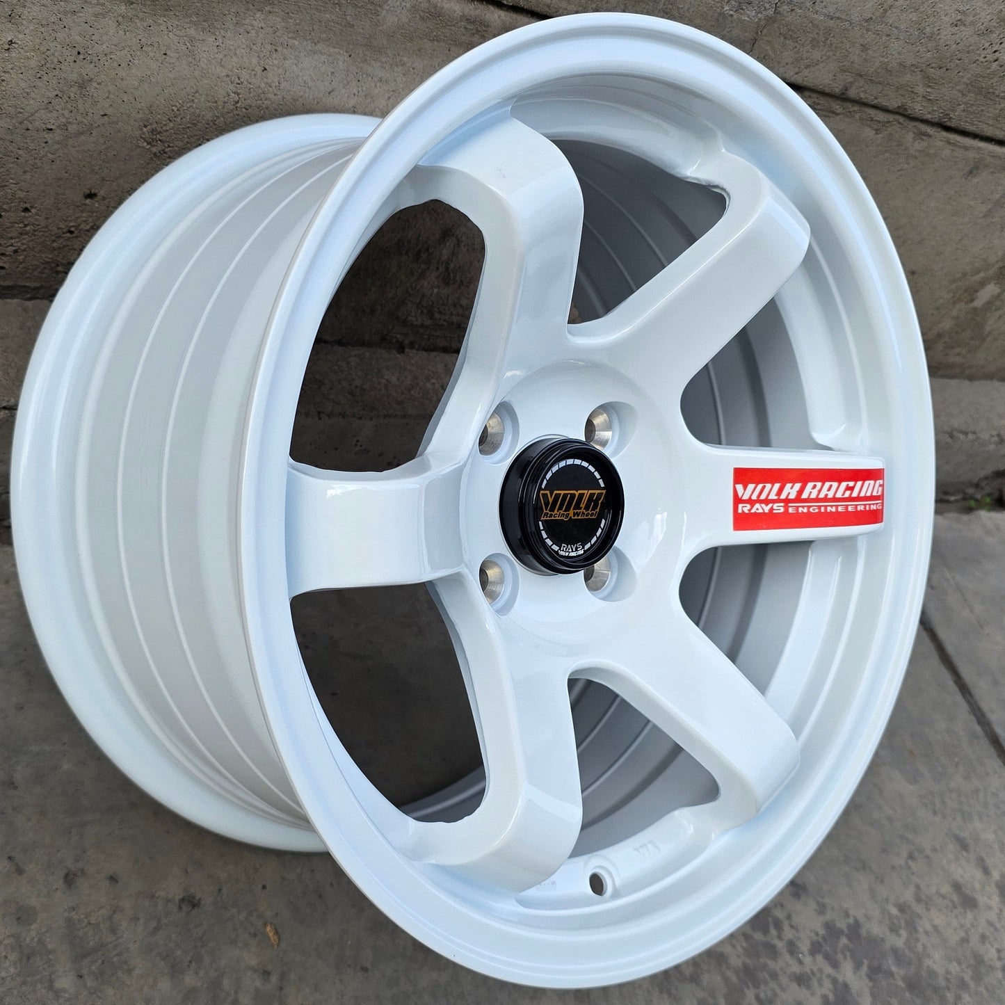 SET DE 4 LLANTAS VOLK TE37 RACING *. Aro 15 - 4x100. Color Blanco. (D093)