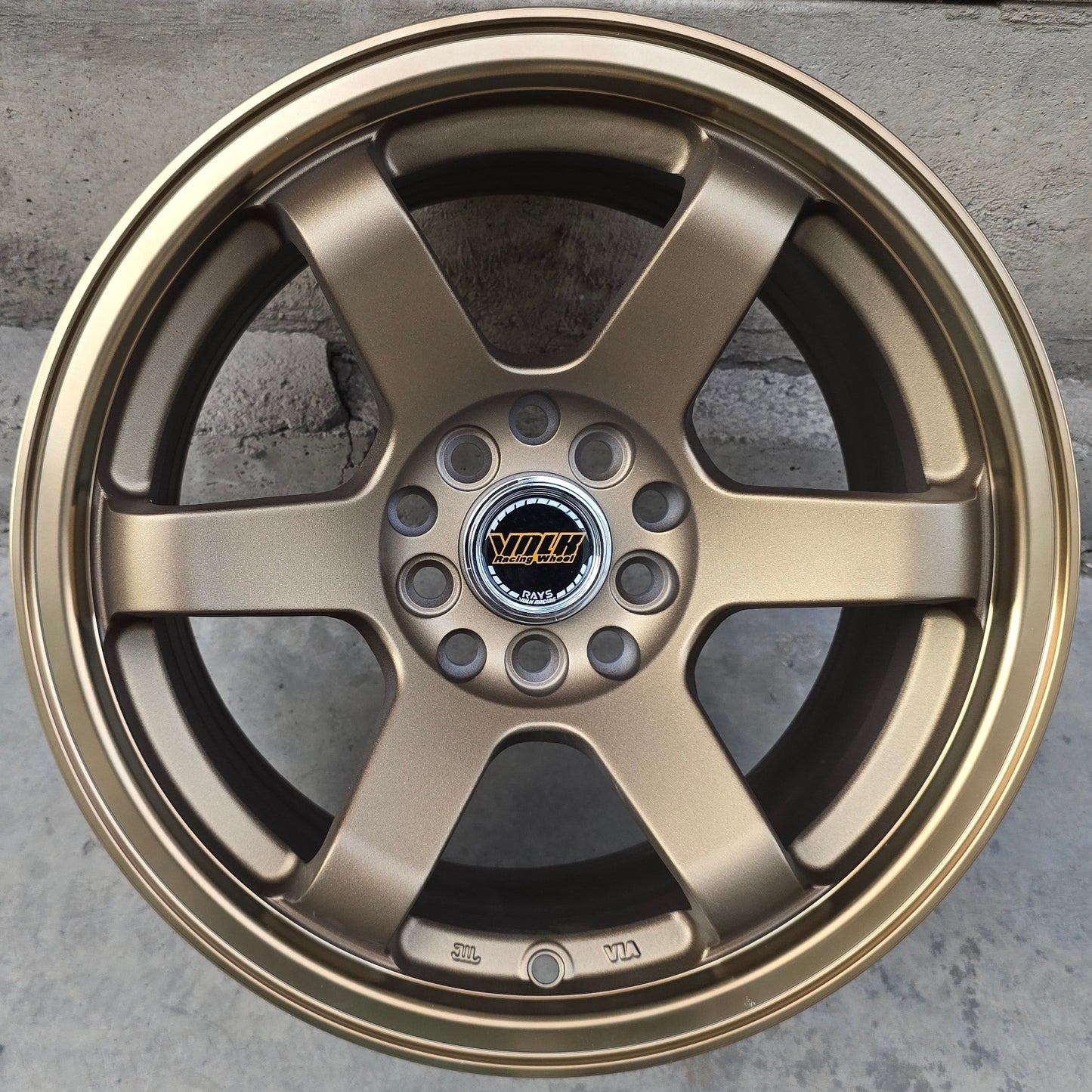 SET DE 4 LLANTAS VOLK TE37 *. Aro 15 - 5x100, 5x114. Doble Apernadura. Color Bronce. (6003)