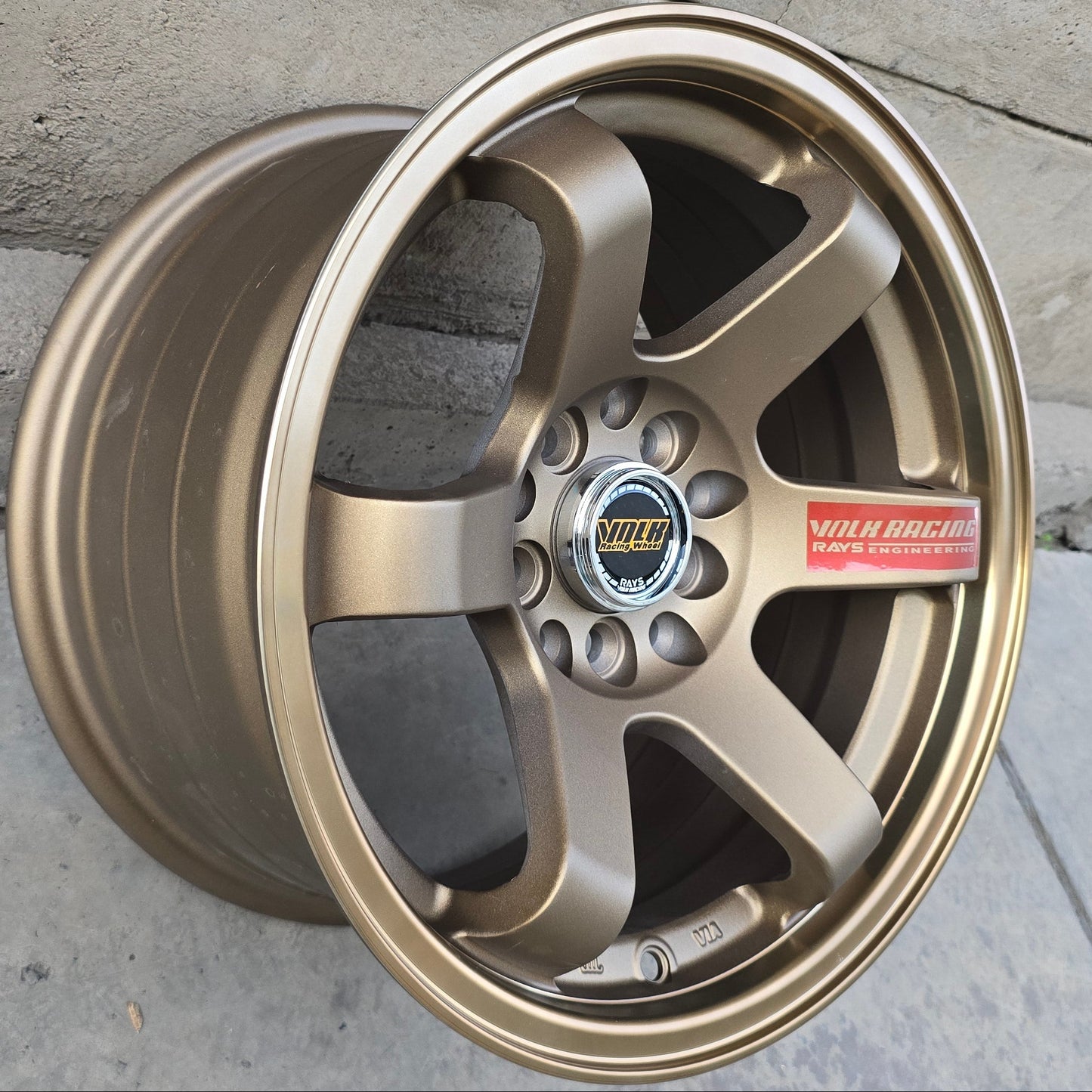 SET DE 4 LLANTAS VOLK TE37 RACING *. Aro 15 - 5x100, 5x114. Doble Apernadura. Color Bronce. (6003)