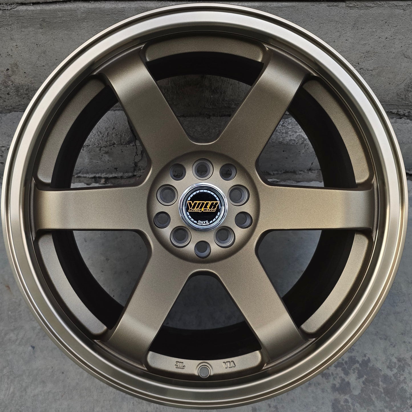 SET DE 4 LLANTAS VOLK TE37. Aro 17 - 5x100, 5x114. Doble Apernadura. Color Bronce. (6003)
