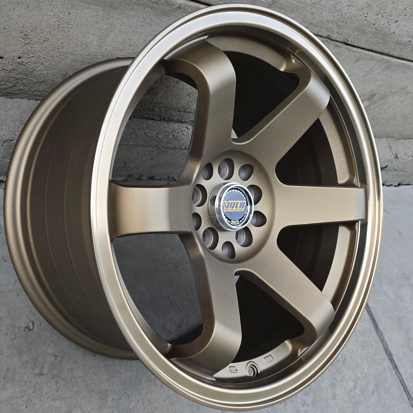 SET DE 4 LLANTAS VOLK TE37. Aro 17 - 5x100, 5x114. Doble Apernadura. Color Bronce. (6003)