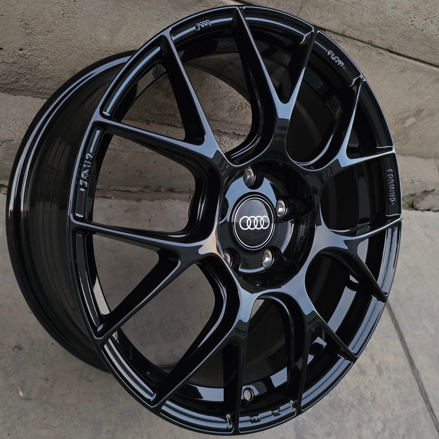 SET DE 4 LLANTAS AUDI *. Aro 17 - 5x112. Color Negro. (ZR-V7)