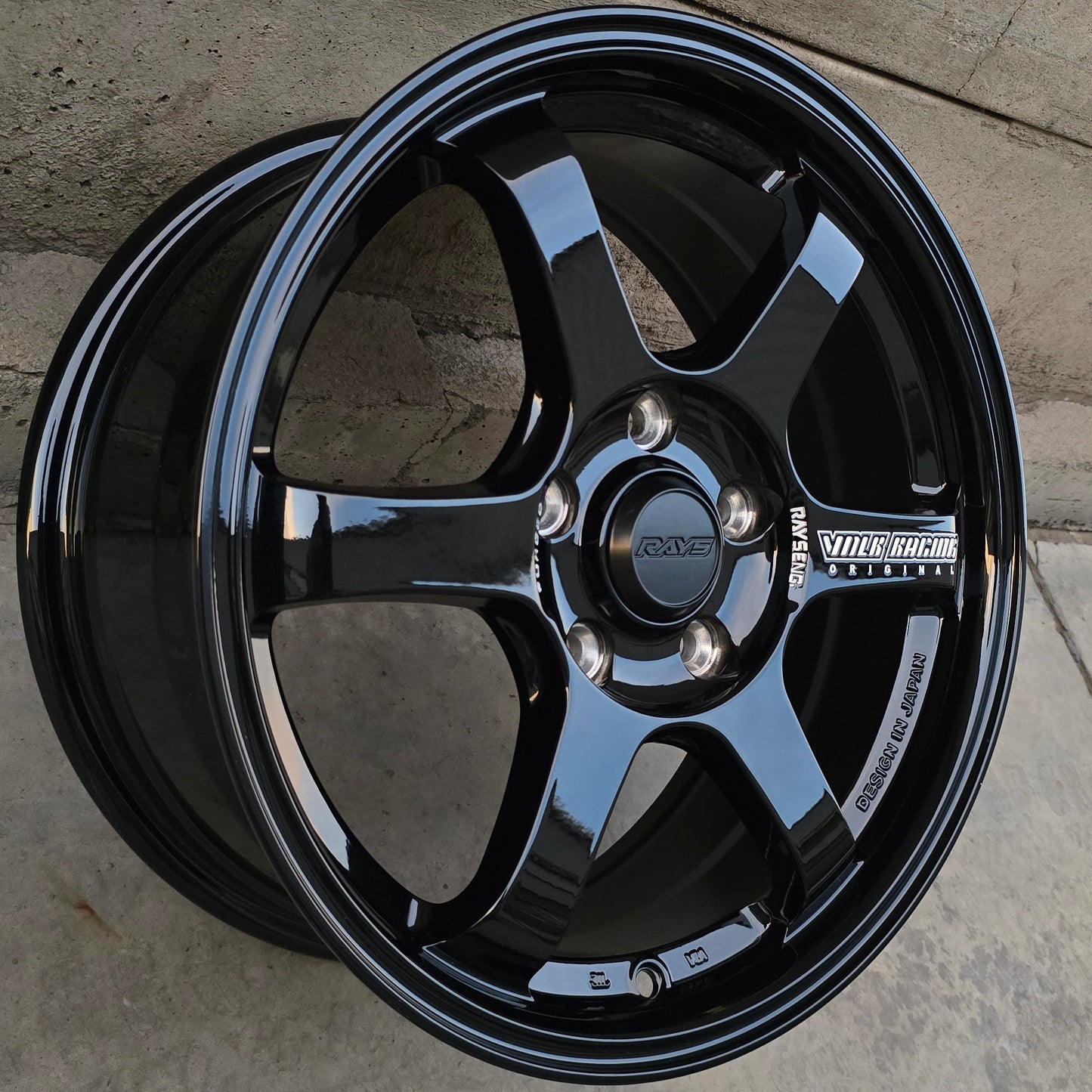 SET DE 4 LLANTAS VOLK TE37. Aro 16 - 5x114. Color Negro. (FF53)