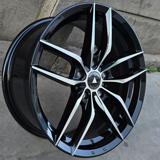 SET DE 4 LLANTAS Color Cromado Fondo Negro. Aro 17- 5x114. (5358)