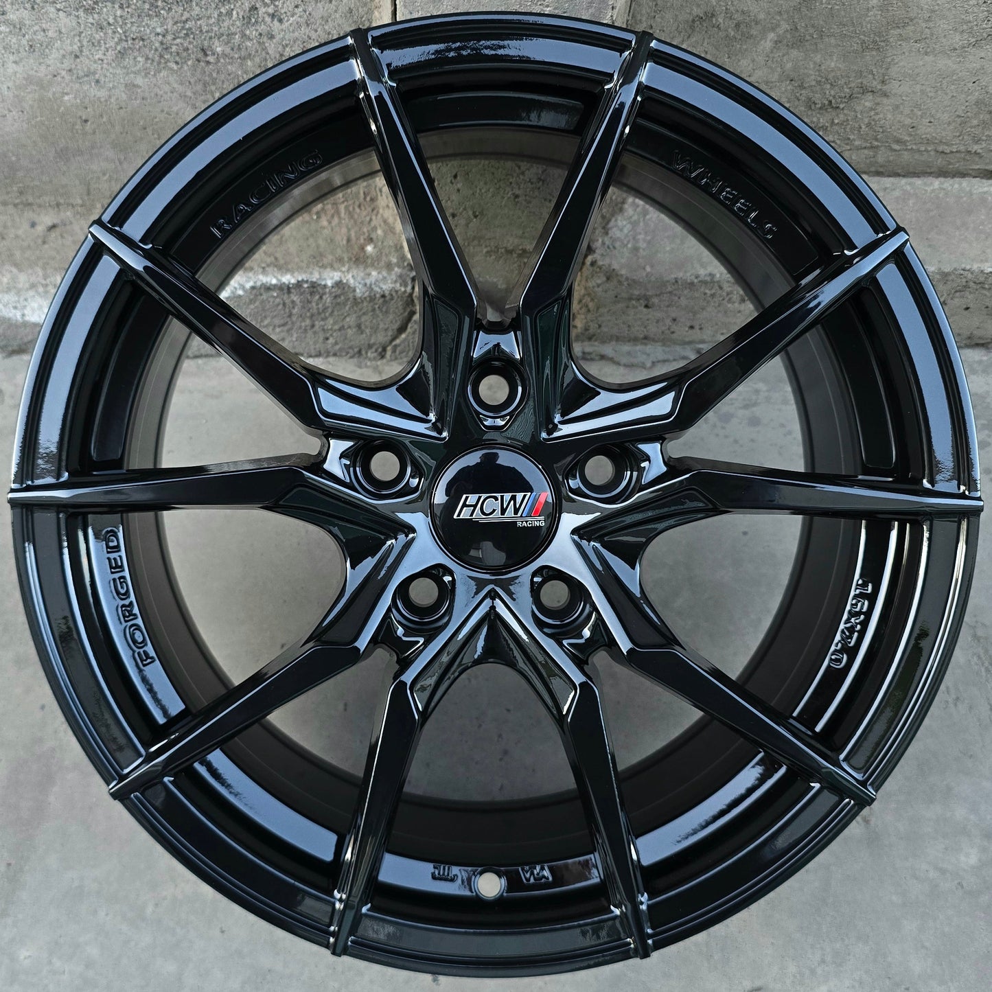SET DE 4 LLANTAS HCW Color Negro. Aro 16 - 5x114. Color Negro. (VENENO)