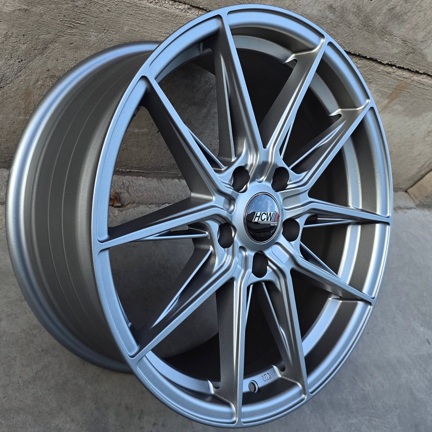 SET DE 4 LLANTAS COLOR Grafito HCW *. Aro 17- 5x108 (INUGAMI)