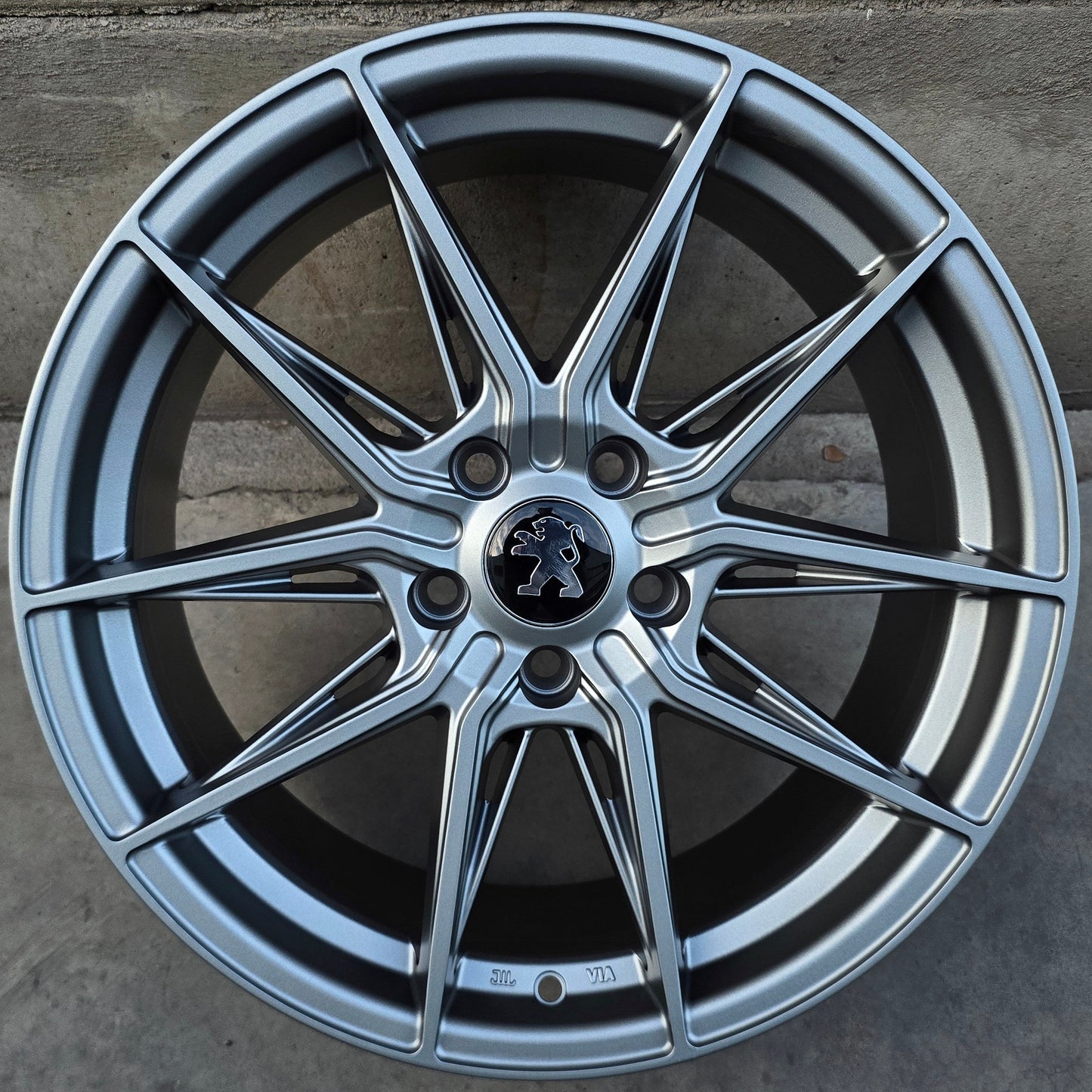 SET DE 4 LLANTAS PEUGEOT *. COLOR Grafito. Aro 17- 5x108 (INUGAMI)