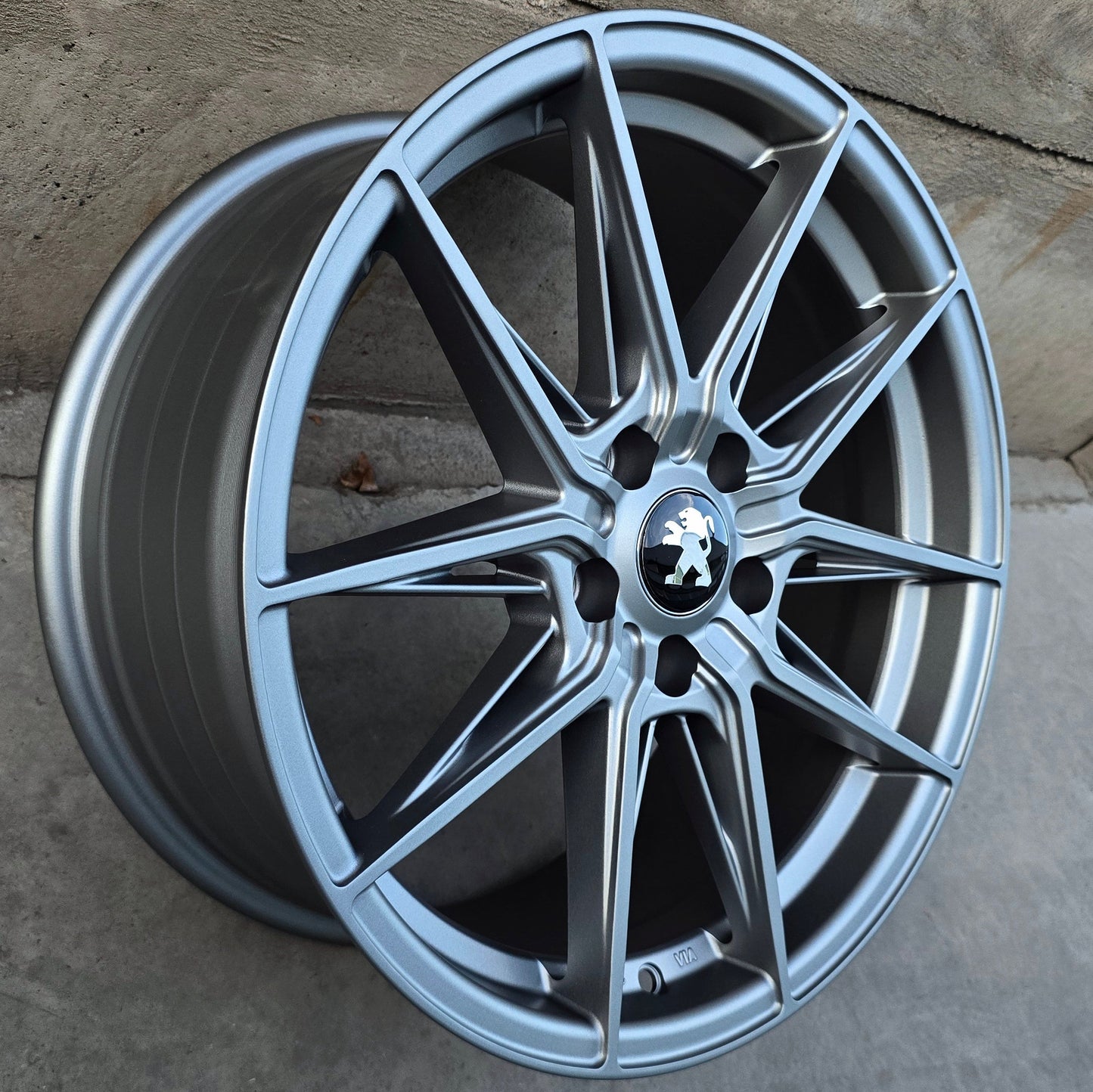 SET DE 4 LLANTAS PEUGEOT *. COLOR Grafito. Aro 17- 5x108 (INUGAMI)
