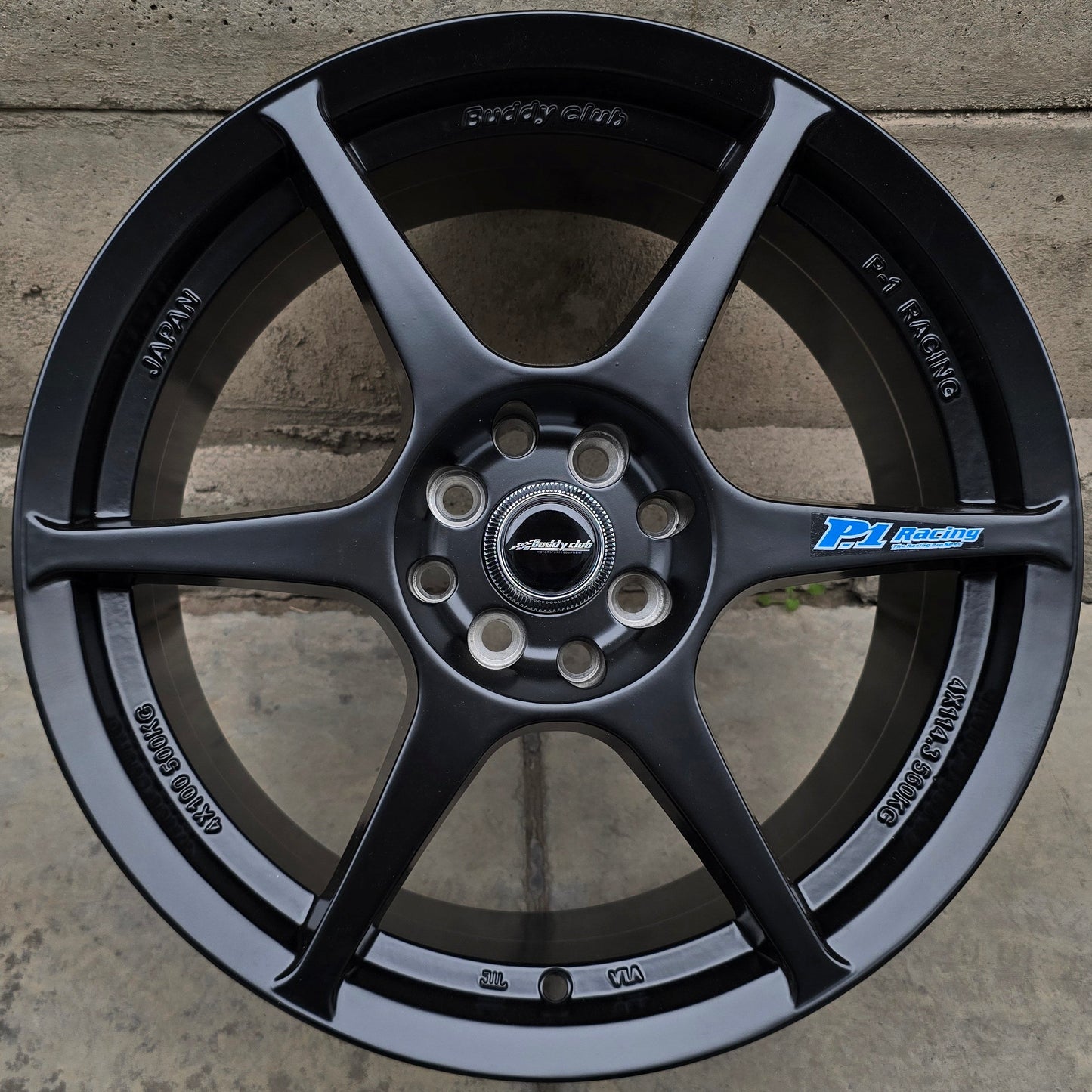 SET DE 4 LLANTAS P1. Aro 17- 4x100, 4x114. Doble apernadura. .Color Negro Mate .(6051).