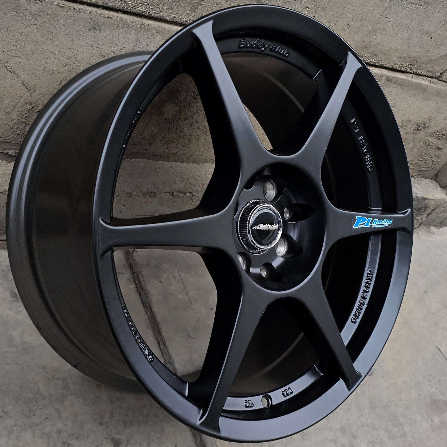 SET DE 4 LLANTAS P1. Aro 17- 4x100, 4x114. Doble apernadura. .Color Negro Mate .(6051).
