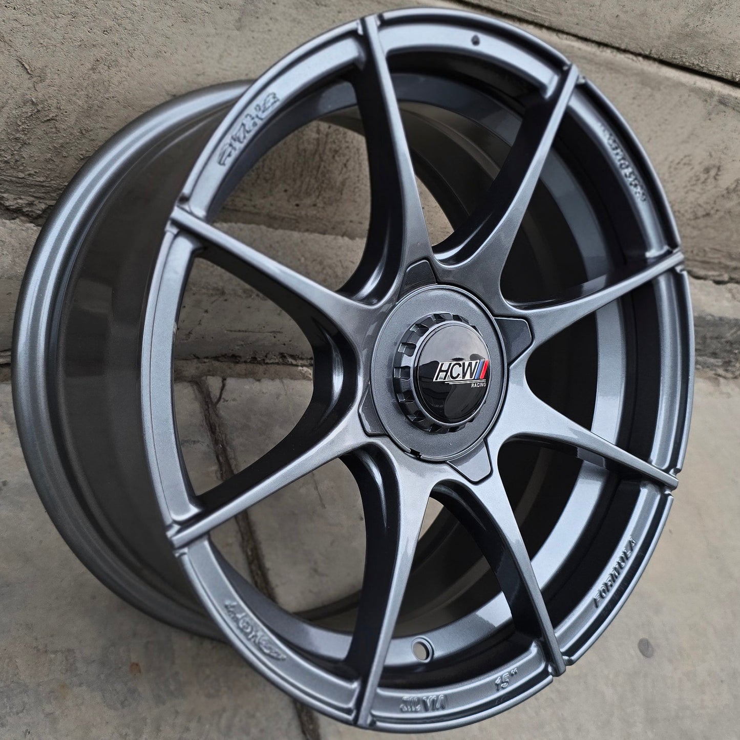 SET DE 4 LLANTAS Color Grafito HCW. Aro 15 - 4x114. Doble Apernadura. (875)