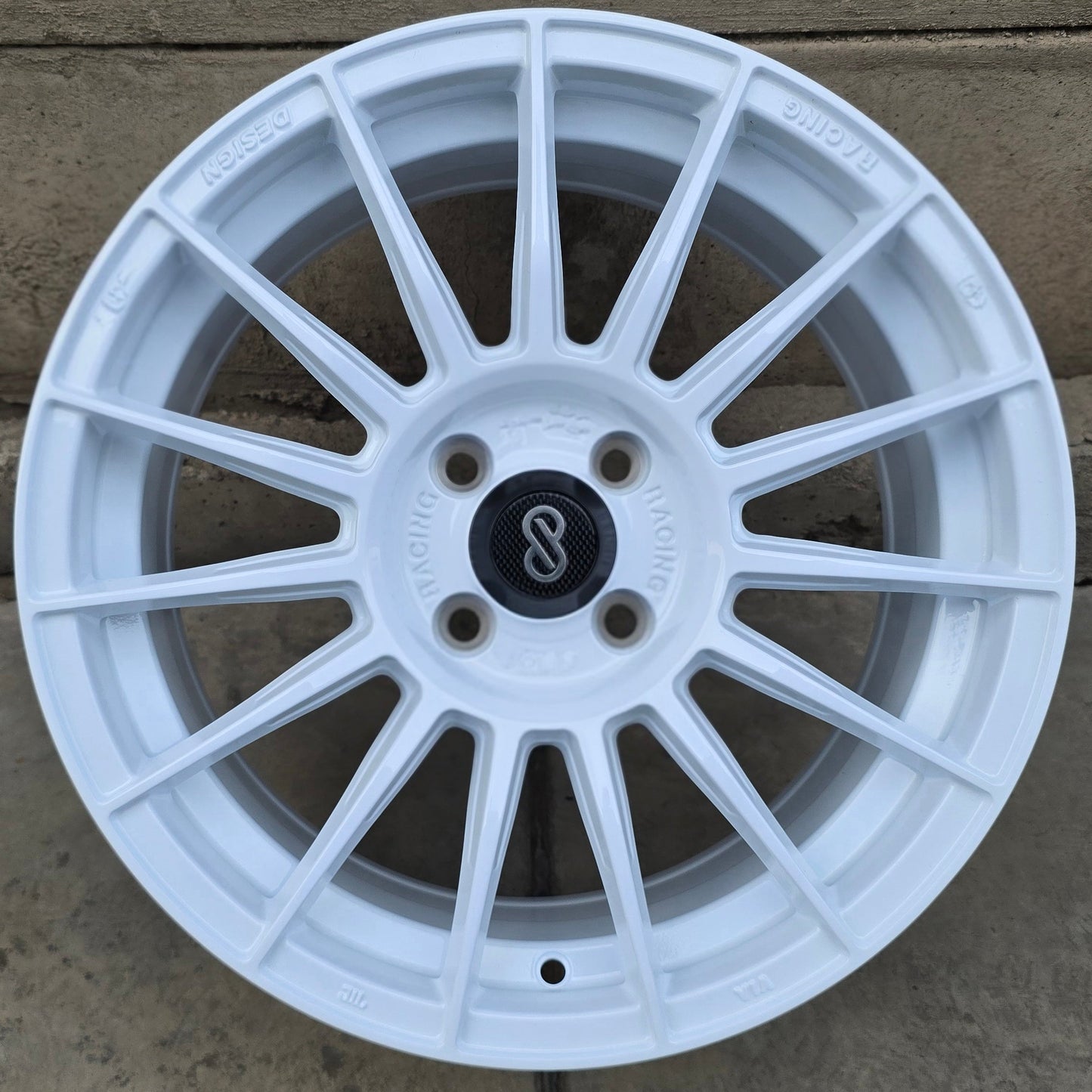 SET DE 4 LLANTAS ENKEI. Aro 16 - 4x100. Color Blanco. (ZR007)