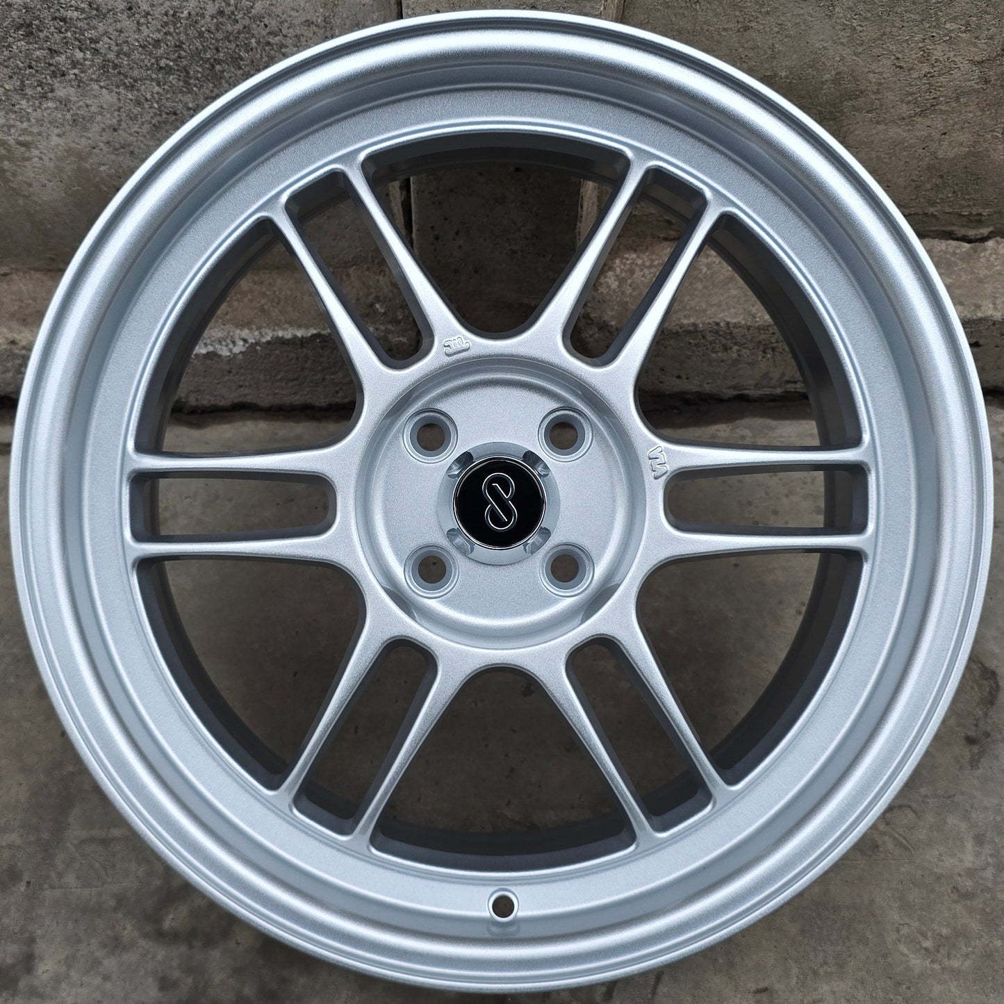 SET DE 4 LLANTAS ENKEI RPF1. Aro 17 - 4x100. Color Plateado. (KF5058)