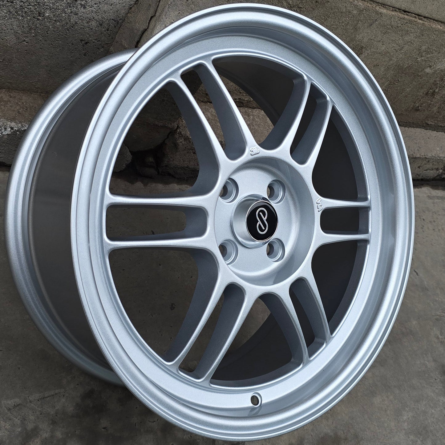 SET DE 4 LLANTAS ENKEI RPF1. Aro 17 - 4x100. Color Plateado. (KF5058)