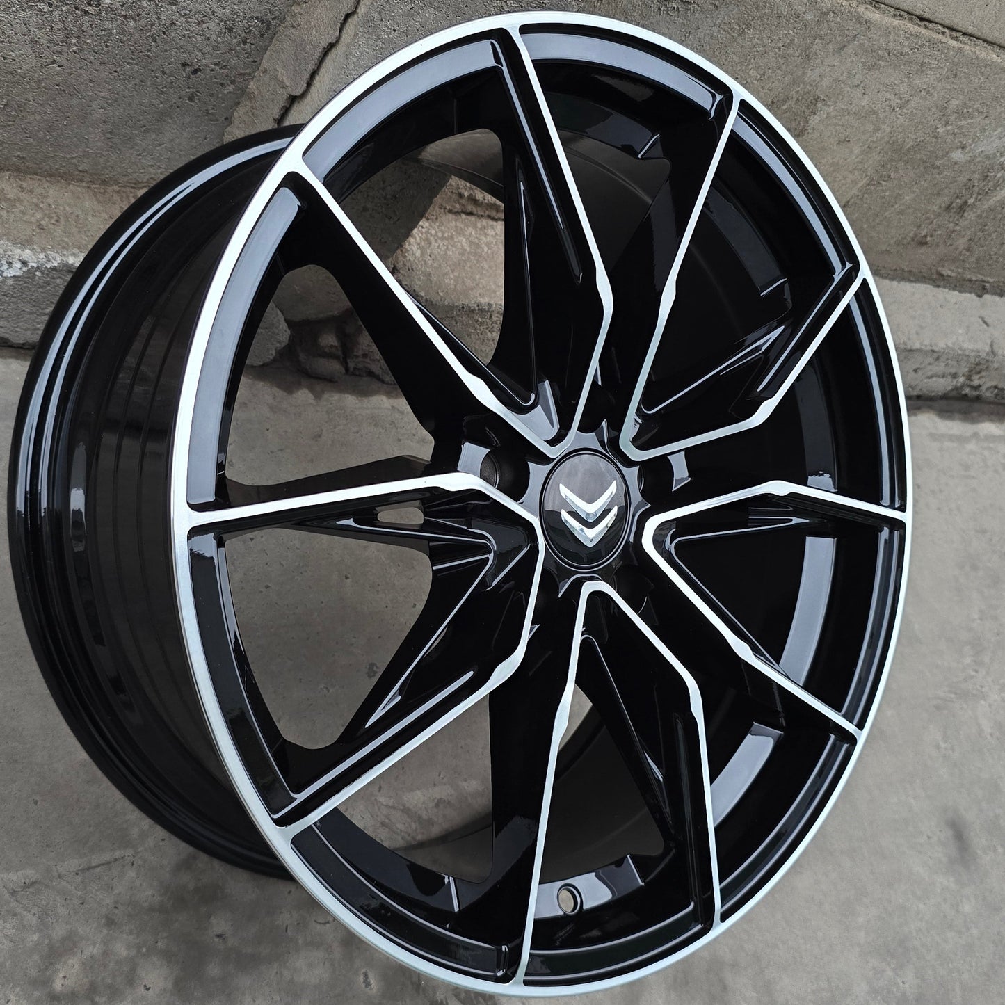 SET DE 4 LLANTAS CITROEN *. Aro 17 - 5x108. Color Cromado Fondo Negro. (KF18)