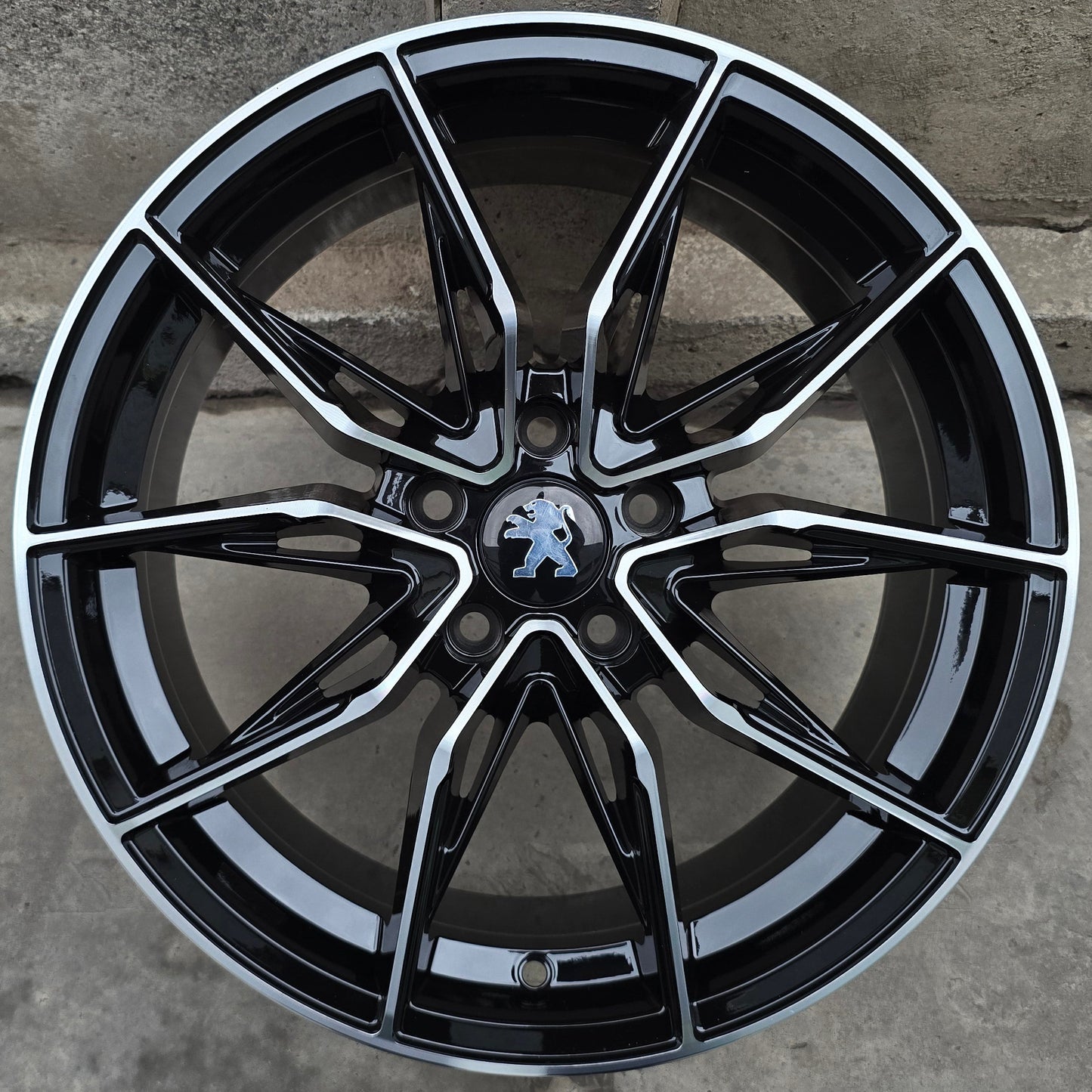 SET DE 4 LLANTAS PEUGEOT *. Aro 17 - 5x108. Color Cromado Fondo Negro. (KF18)